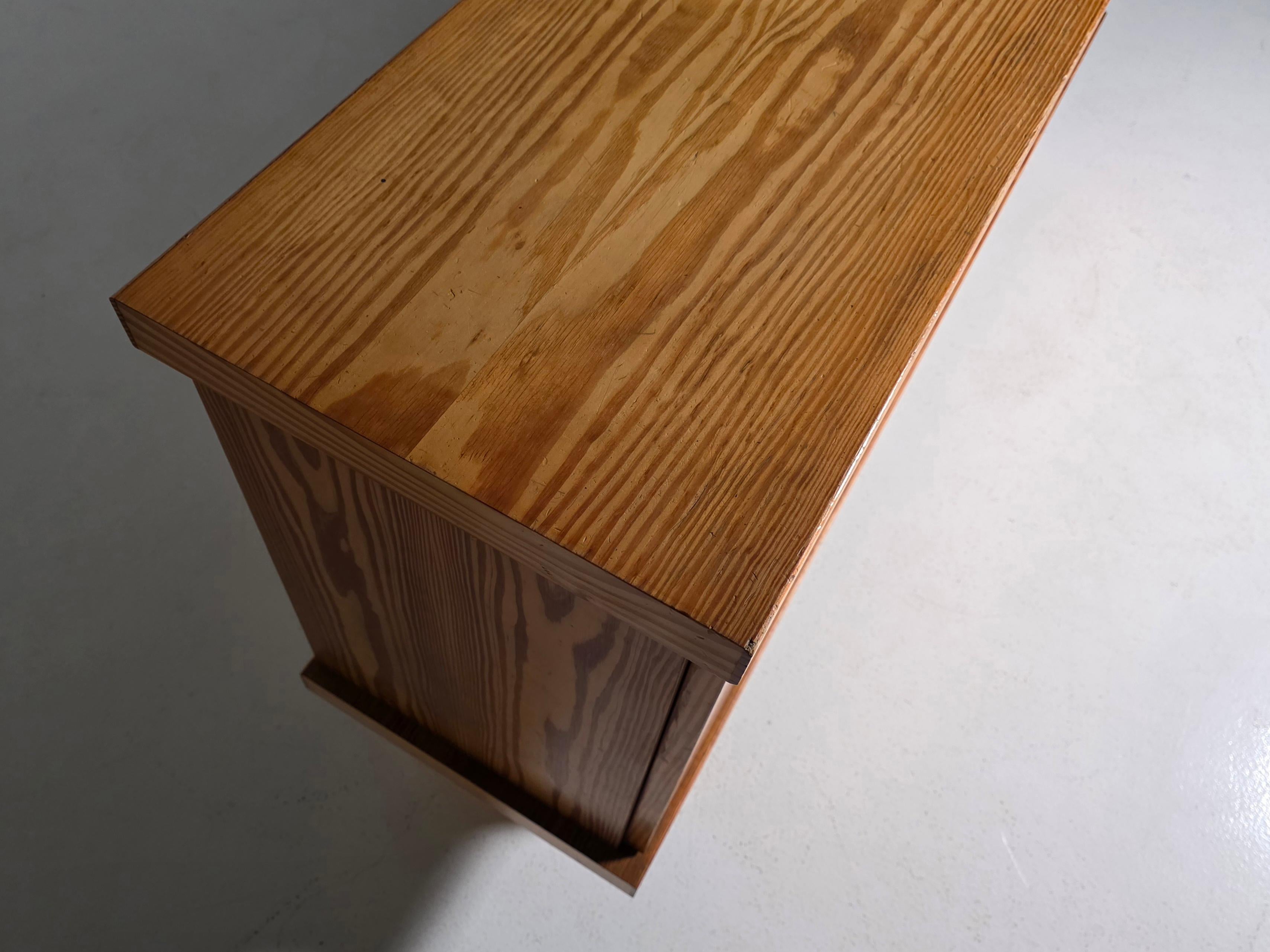 Massive Kiefer Brutalist Credenza, Frankreich 1970er Jahre