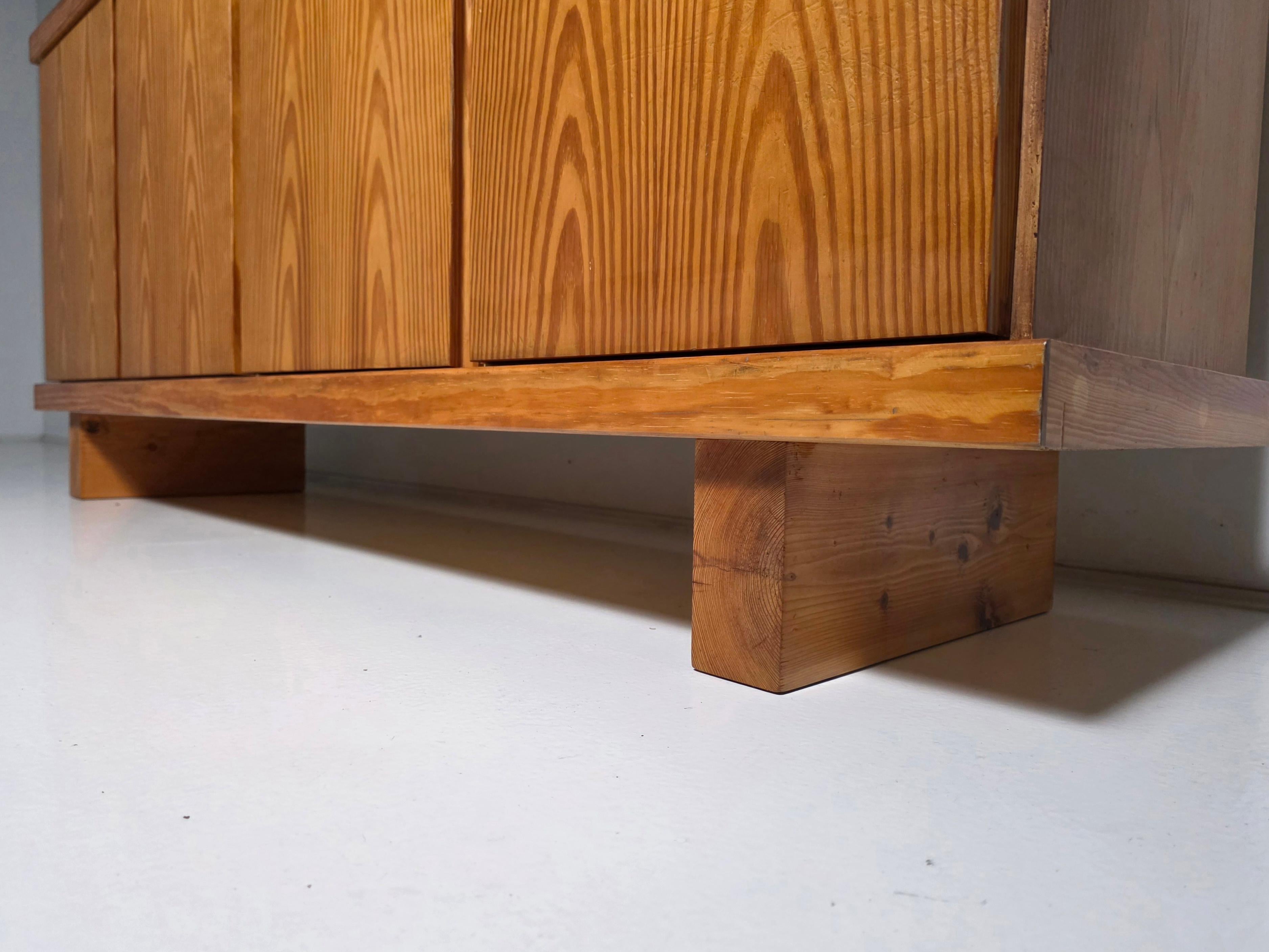 Massive Kiefer Brutalist Credenza, Frankreich 1970er Jahre