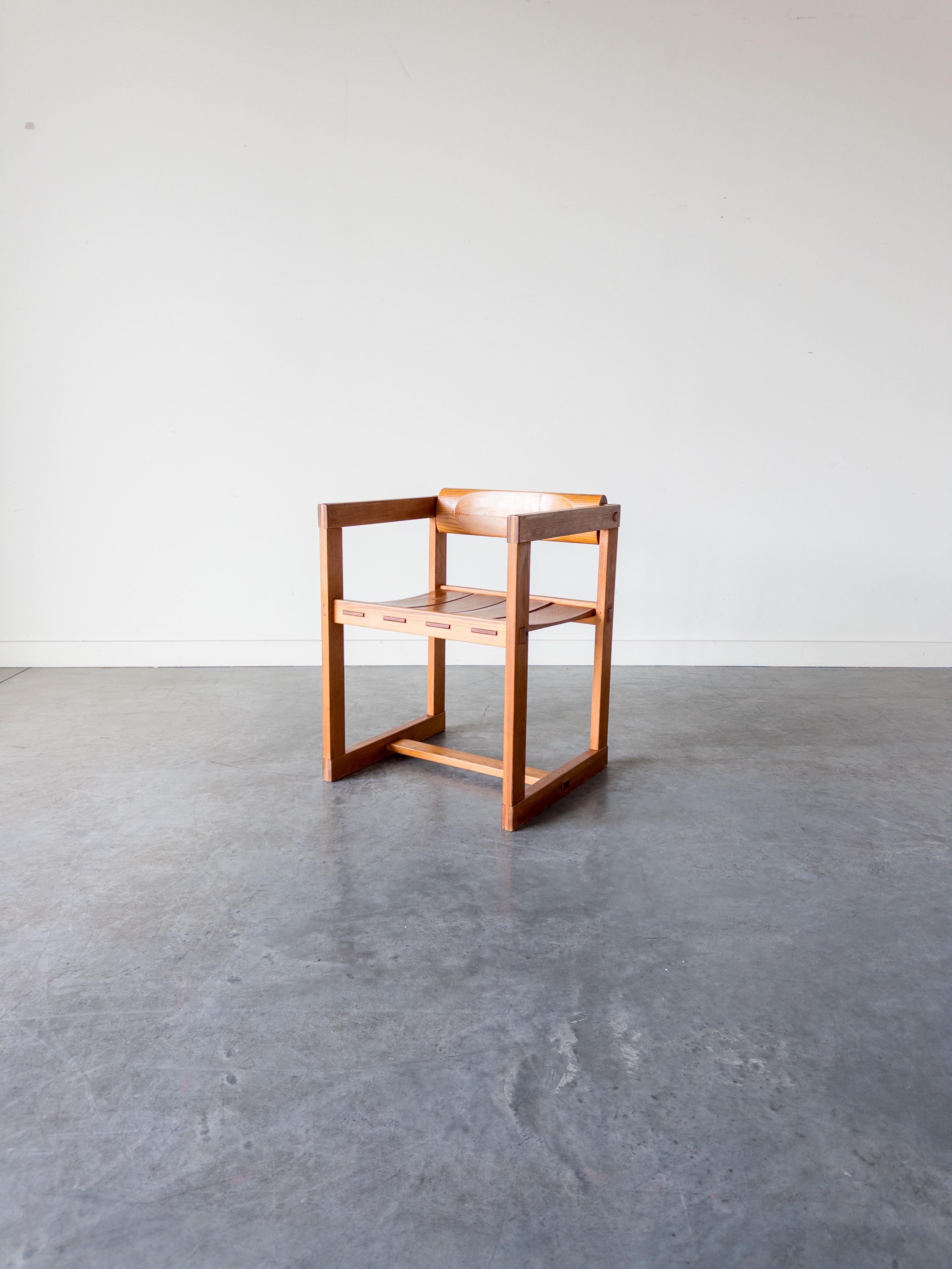 An architectural pine desk / dining chair with a swiveling back rest and visible joinery. Designed by Norwegian designer Edvin Helseth - these are model 313 chairs for his Tyrbo series, made by Stange Bruk in Norway, 1966.

