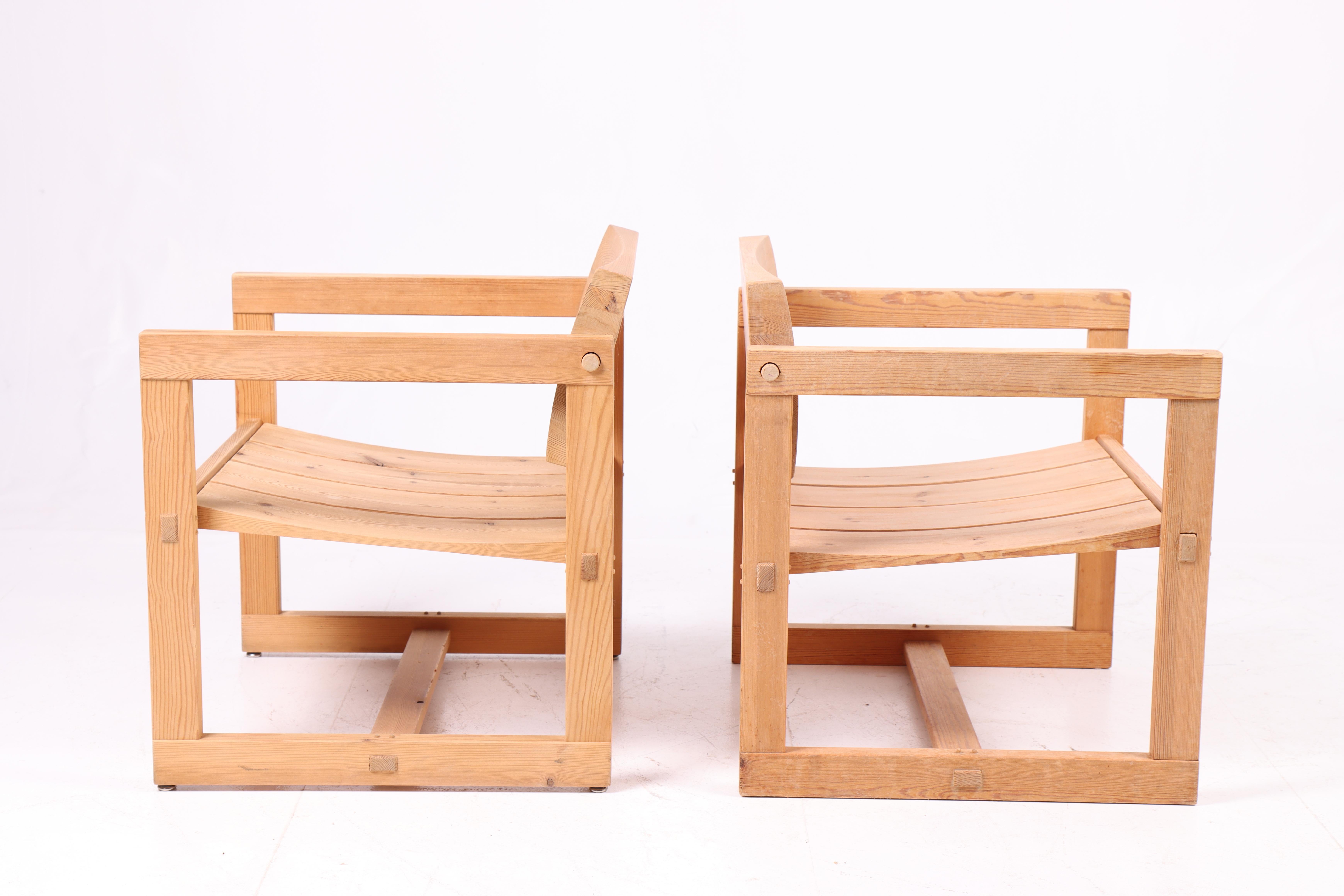 Scandinavo moderno Sedie in pino massiccio di Edvin Helseth - Design scandinavo dal fascino rustico, Norw in vendita
