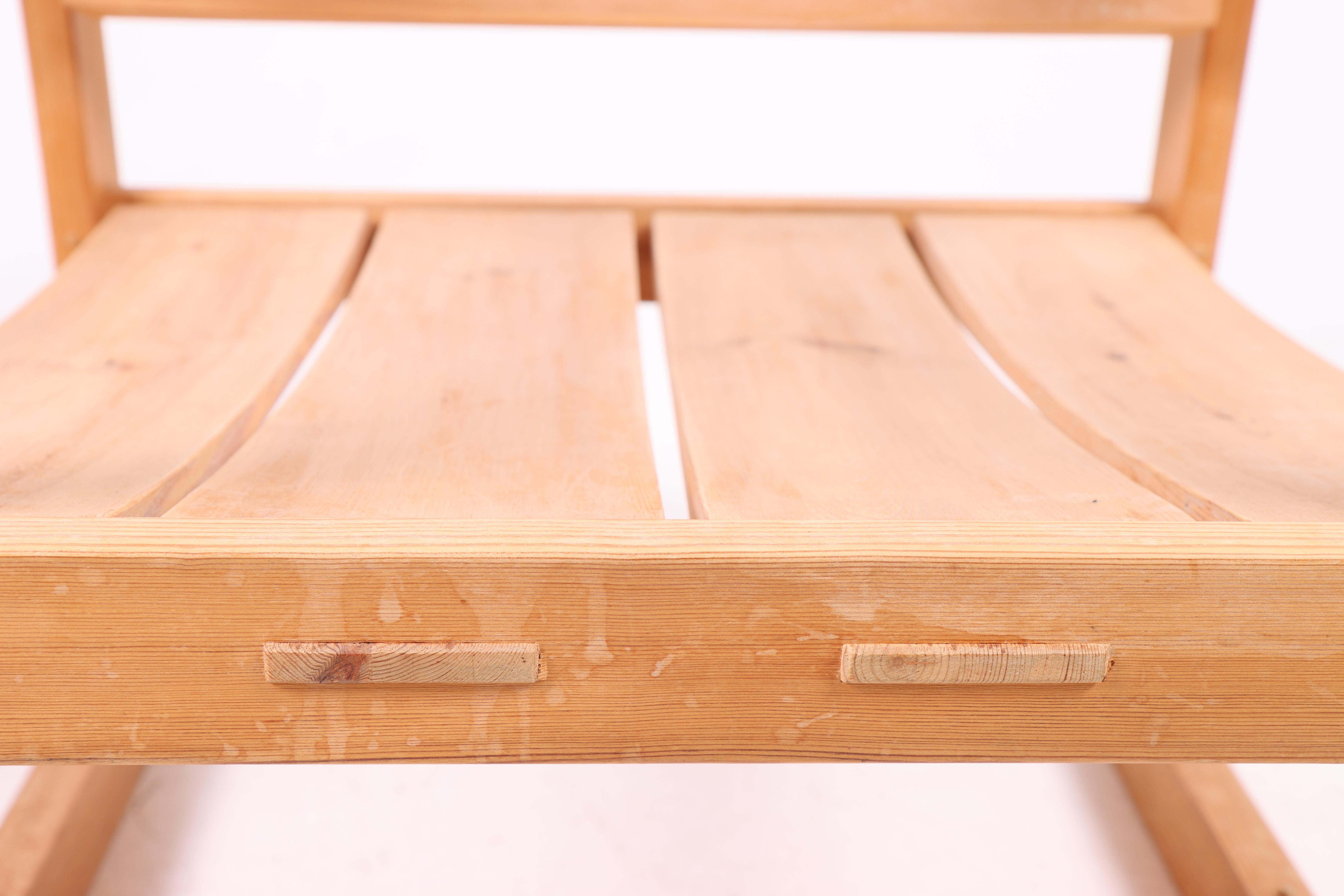 Sedie in pino massiccio di Edvin Helseth - Design scandinavo dal fascino rustico, Norw in vendita 1