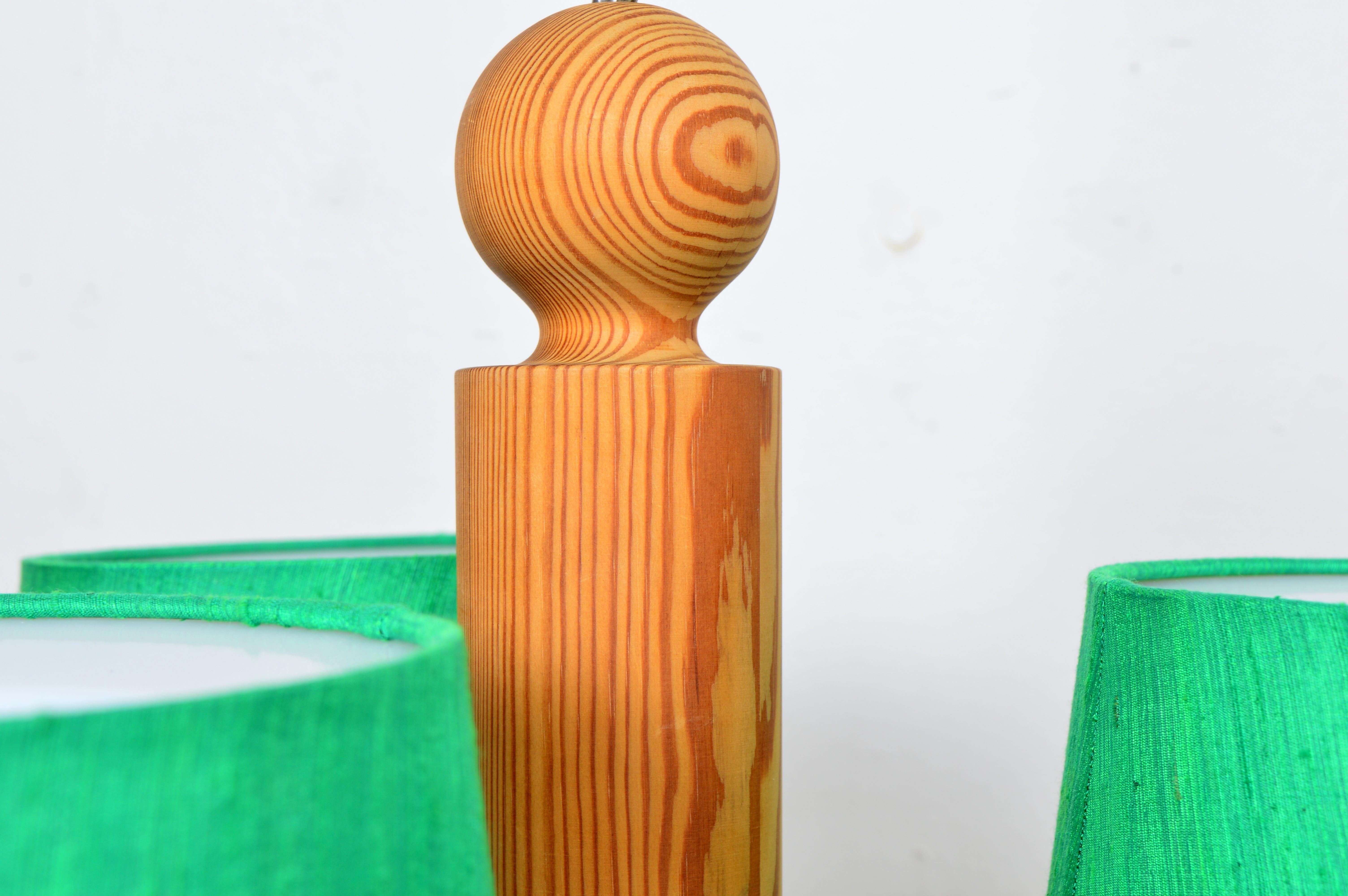 Lampadario in pino massiccio di Luxus Sweden con tre bracci, anni '60 In condizioni buone in vendita a Stockholm, SE