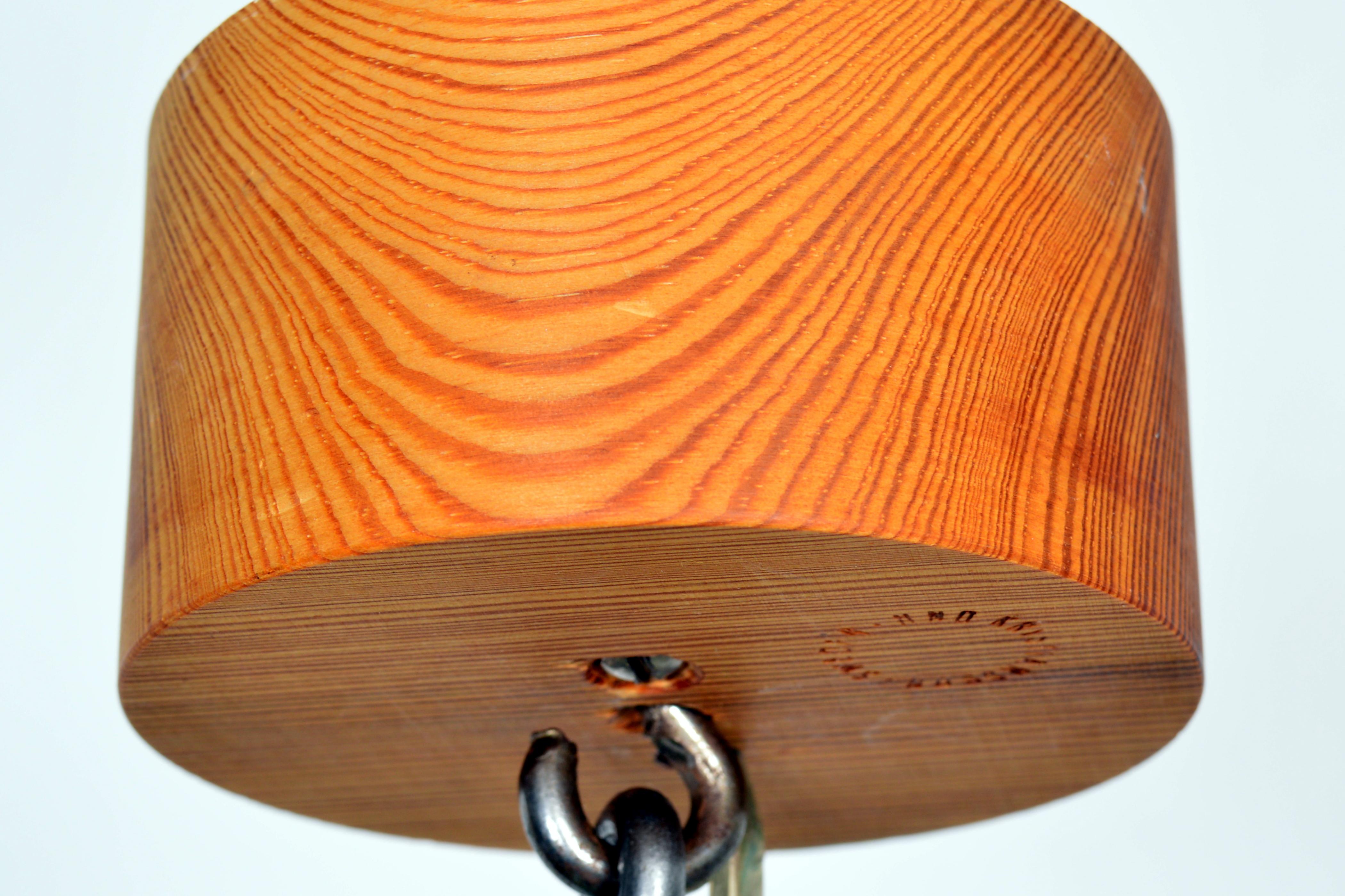 Plastica Lampadario in pino massiccio di Luxus Sweden con tre bracci, anni '60 in vendita