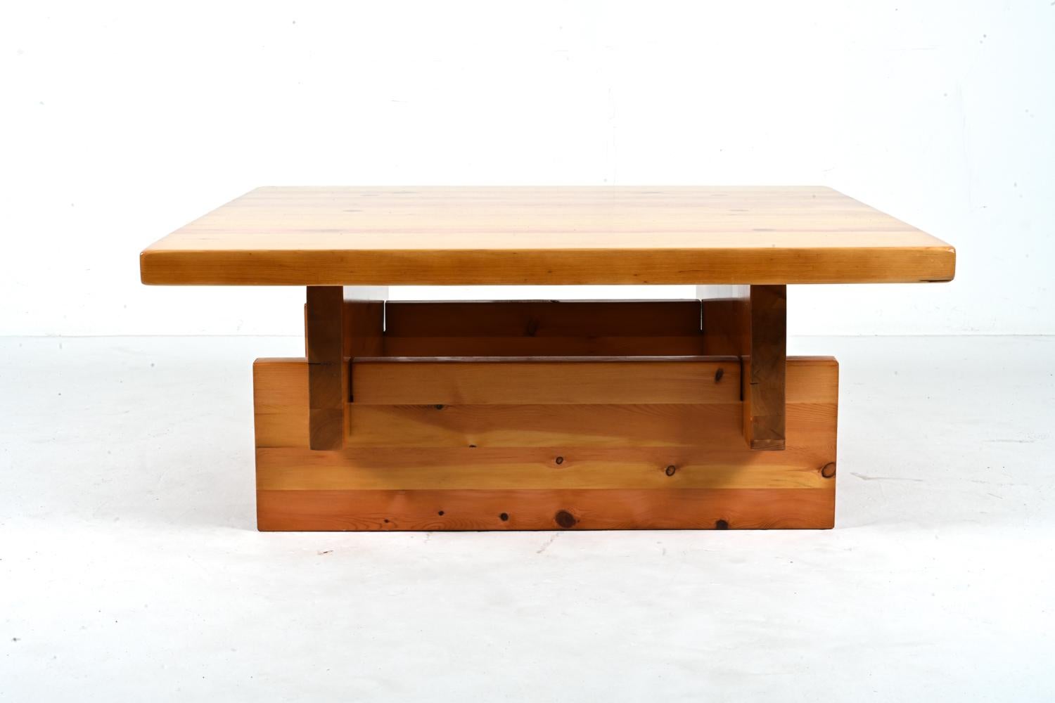 Table basse en pin massif par Roland Wilhelmsson pour Karl Andersson & Söner Bon état - En vente à Norwalk, CT