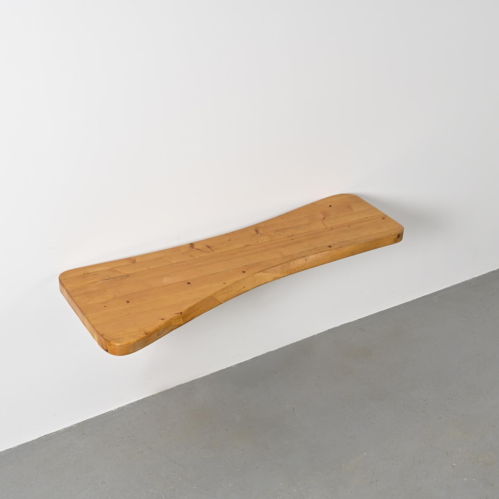 Solid pine console, Charlotte Perriand, Les Arcs 1800, circa 1970 en vente 4