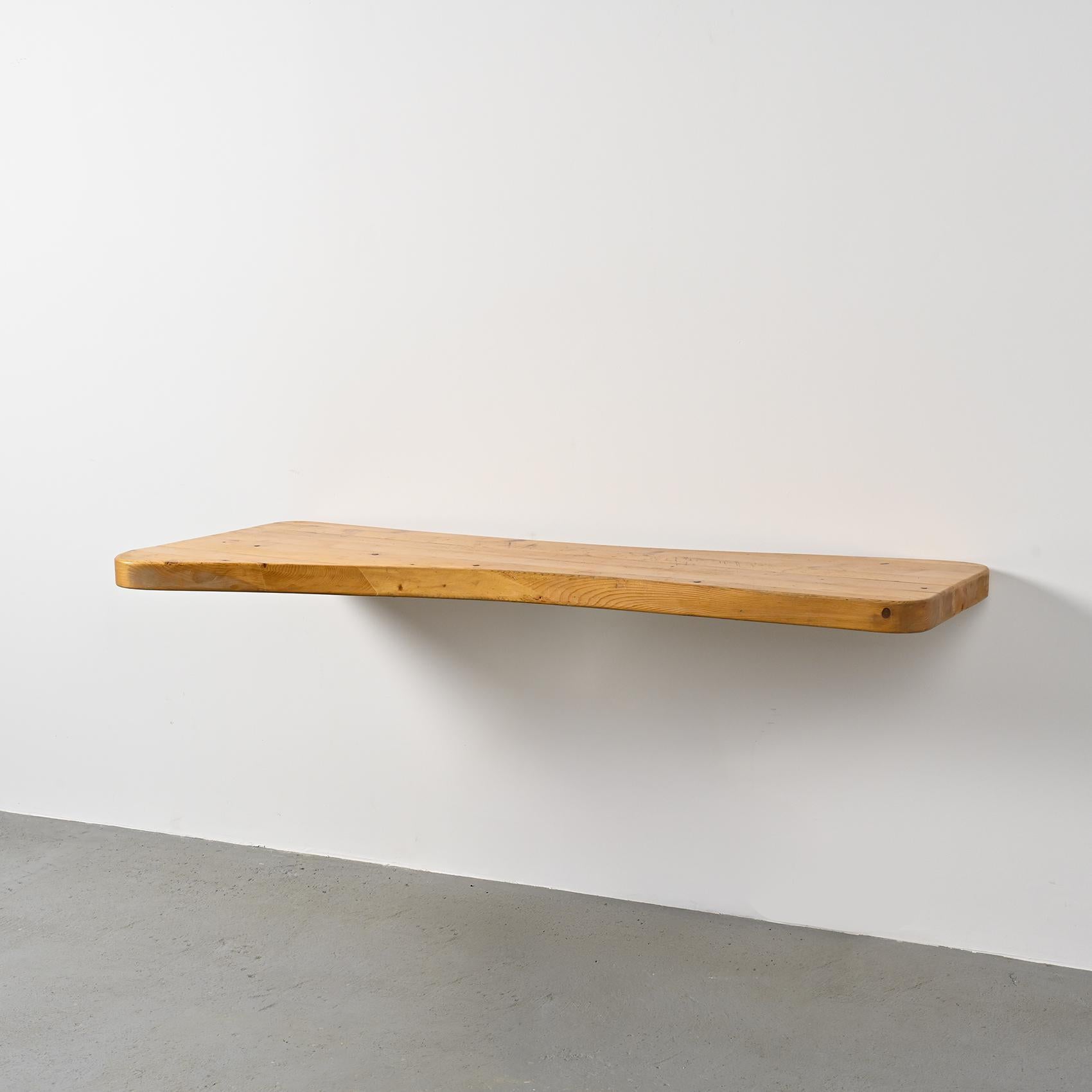 Solid pine console, Charlotte Perriand, Les Arcs 1800, circa 1970 en vente 5