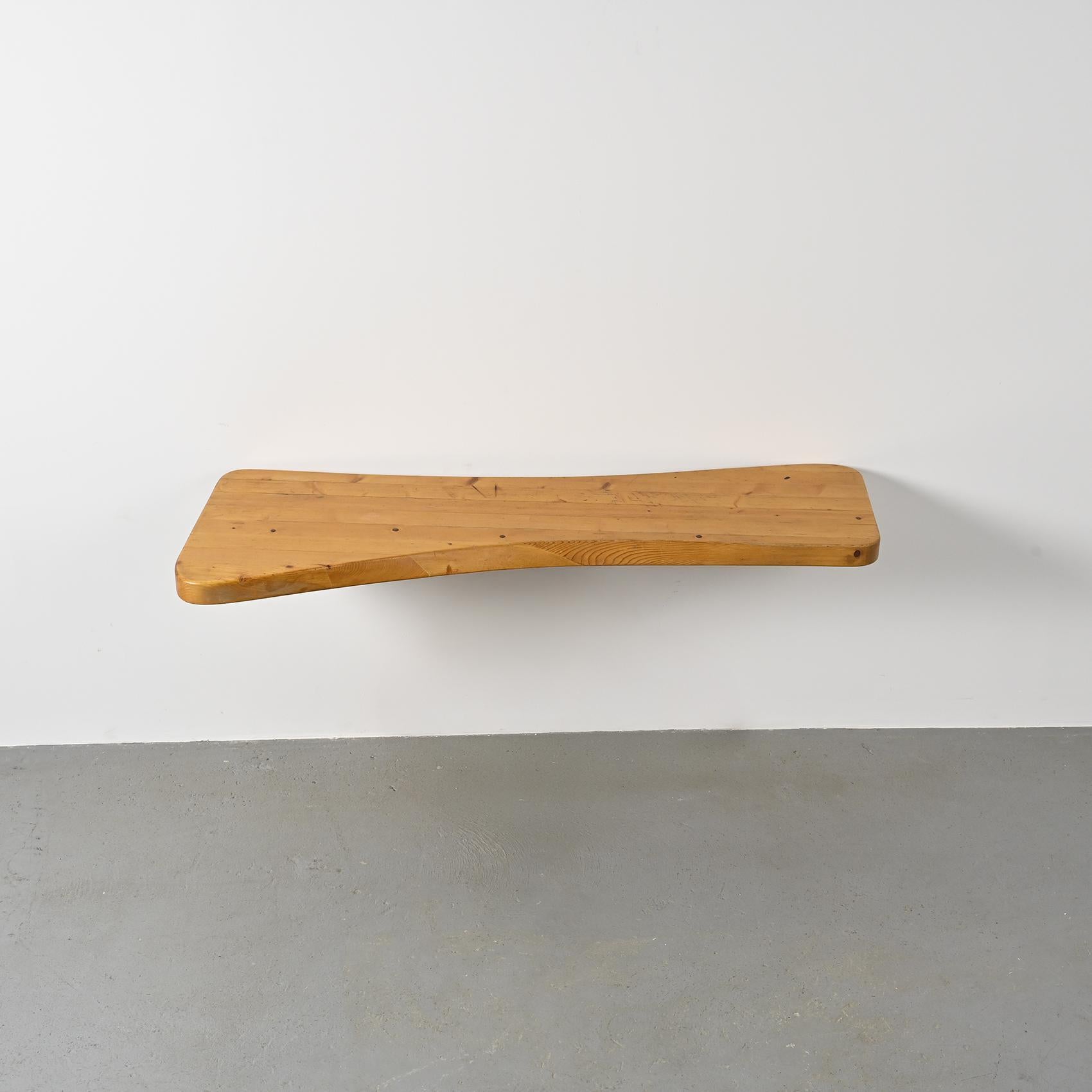 Solid pine console, Charlotte Perriand, Les Arcs 1800, circa 1970 en vente 7