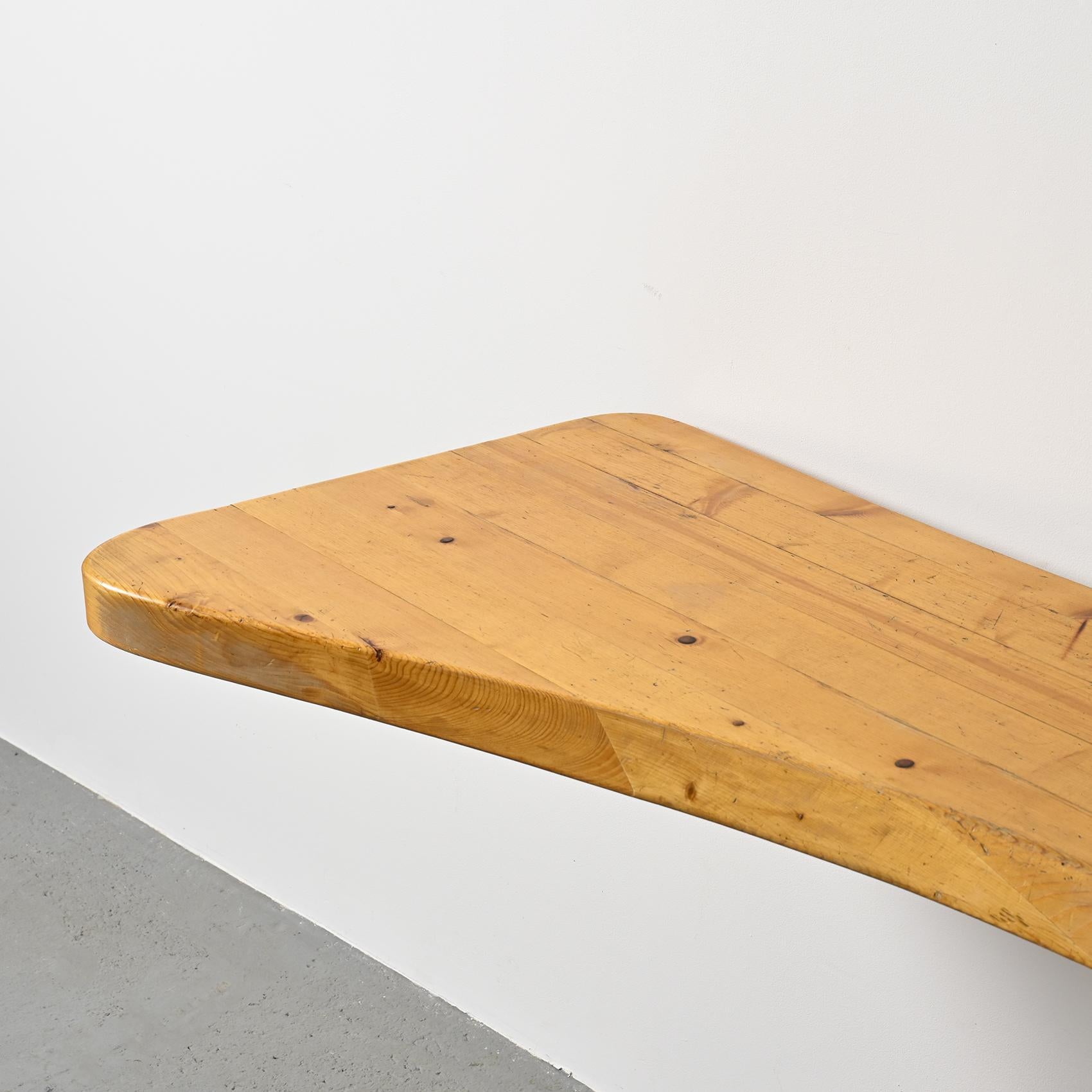 Français Solid pine console, Charlotte Perriand, Les Arcs 1800, circa 1970 en vente
