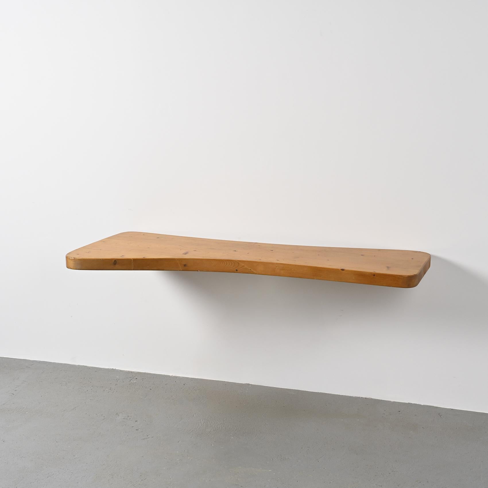 Solid pine console, Charlotte Perriand, Les Arcs 1800, circa 1970 en vente 1