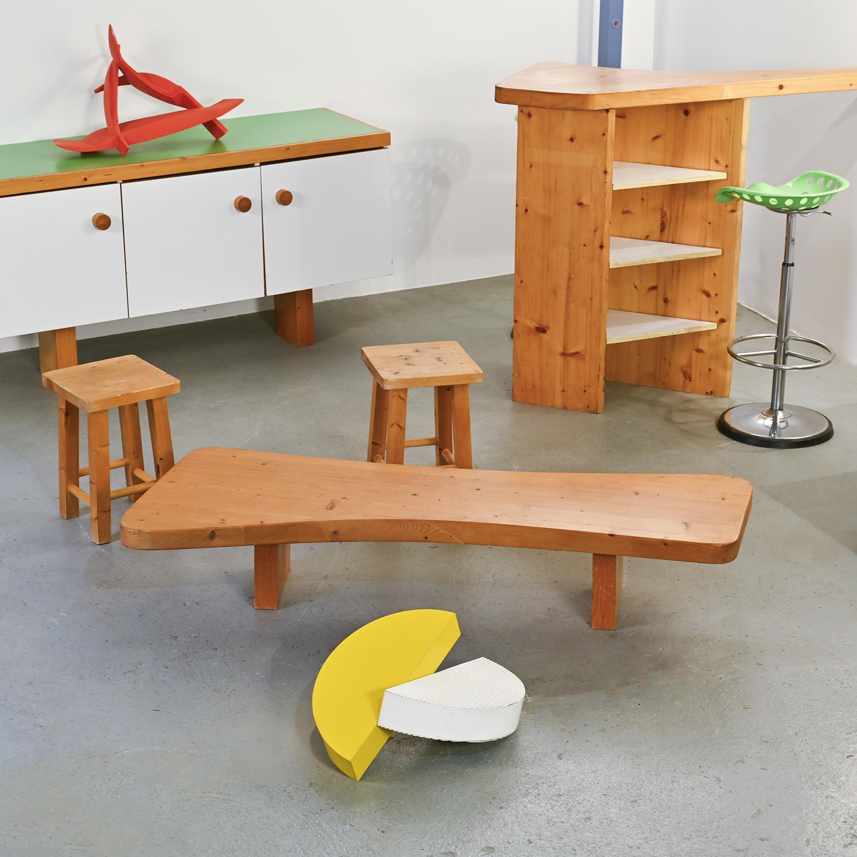 Solid pine console, Charlotte Perriand, Les Arcs 1800, circa 1970 en vente 2