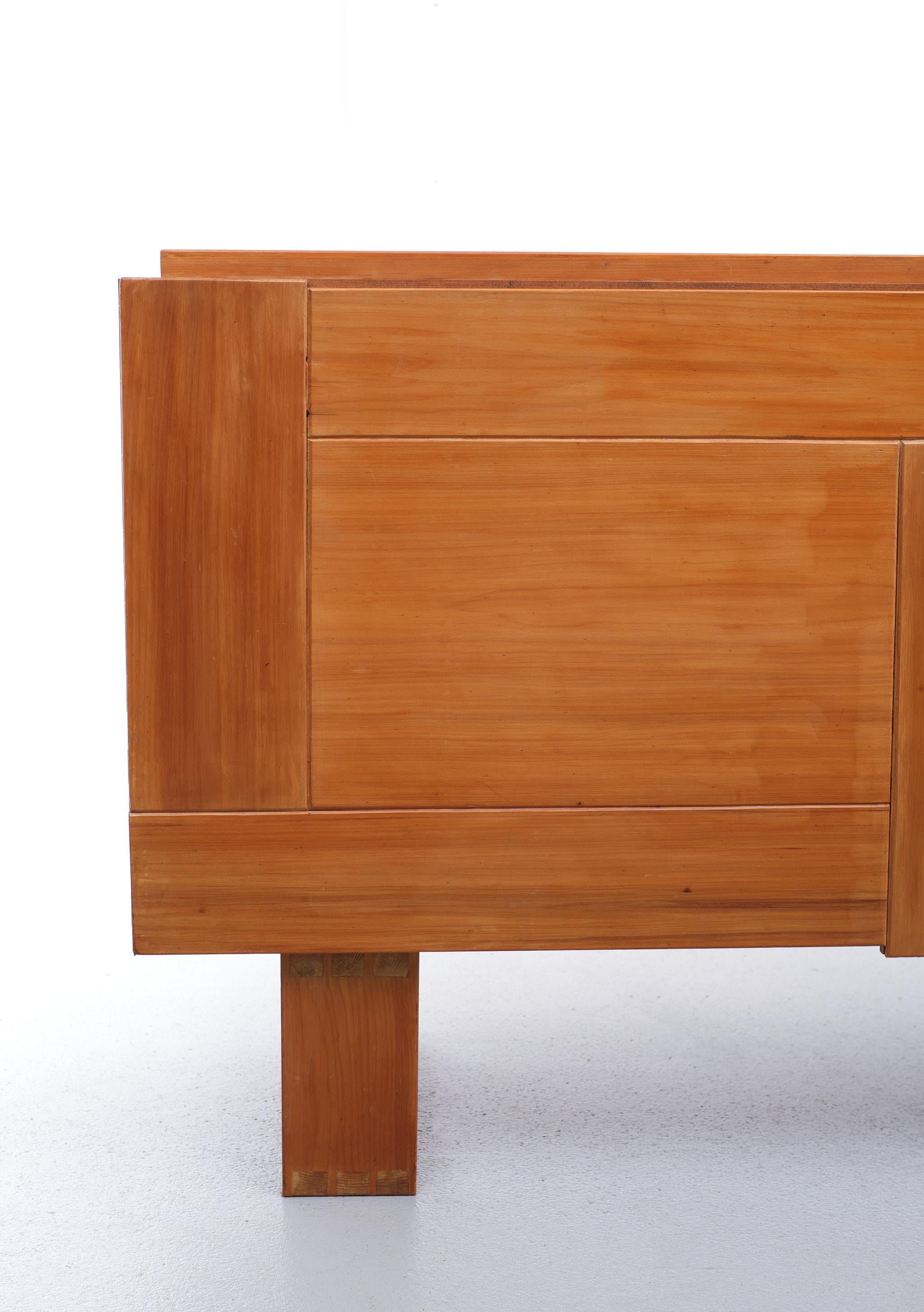 Solid Pine Credenza Charlotte Perriand Style 1950s In Good Condition In Den Haag, NL