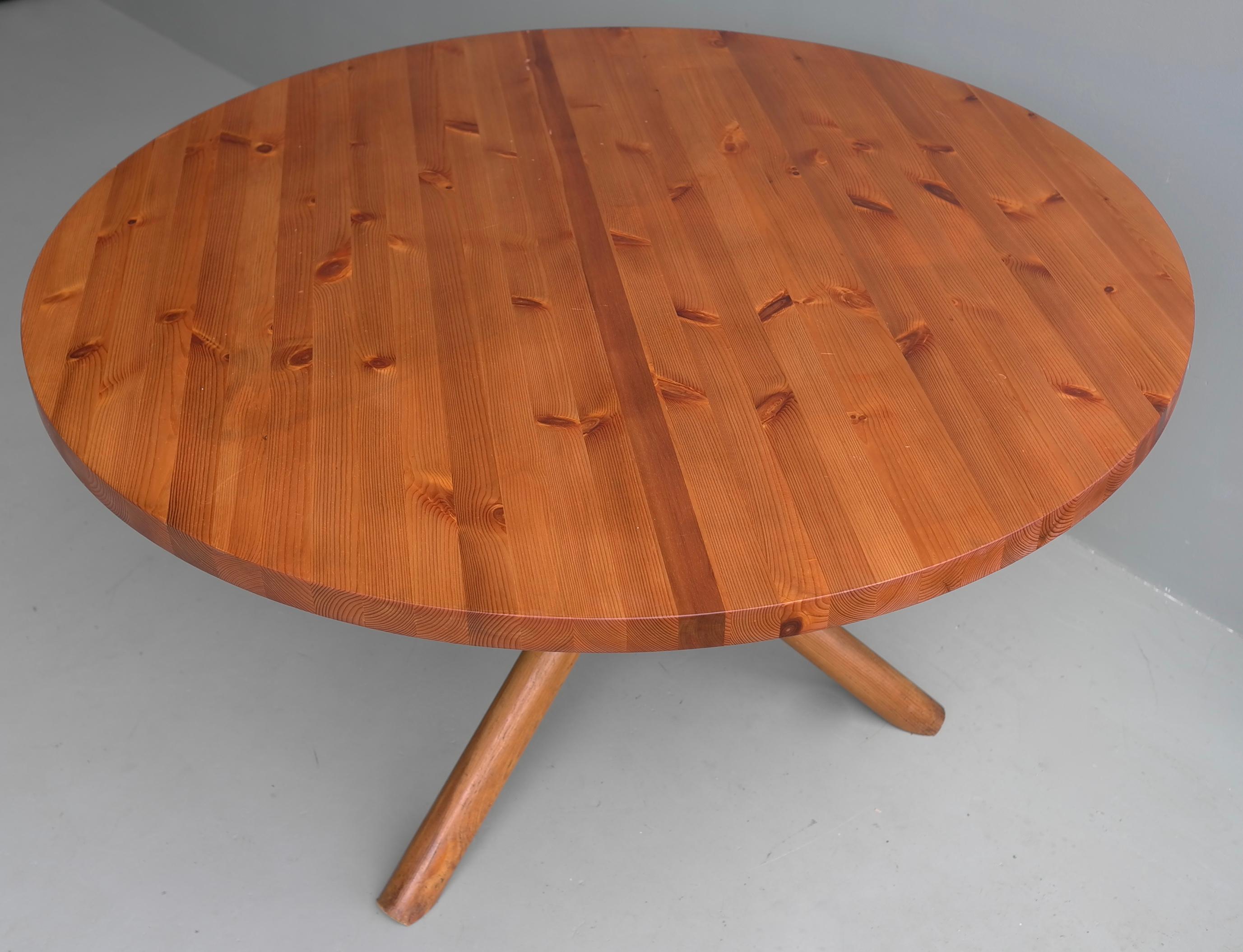 Solid Pine Cross Based Round Table in Style of Pierre Chapo, France 1960s In Good Condition In Den Haag, NL