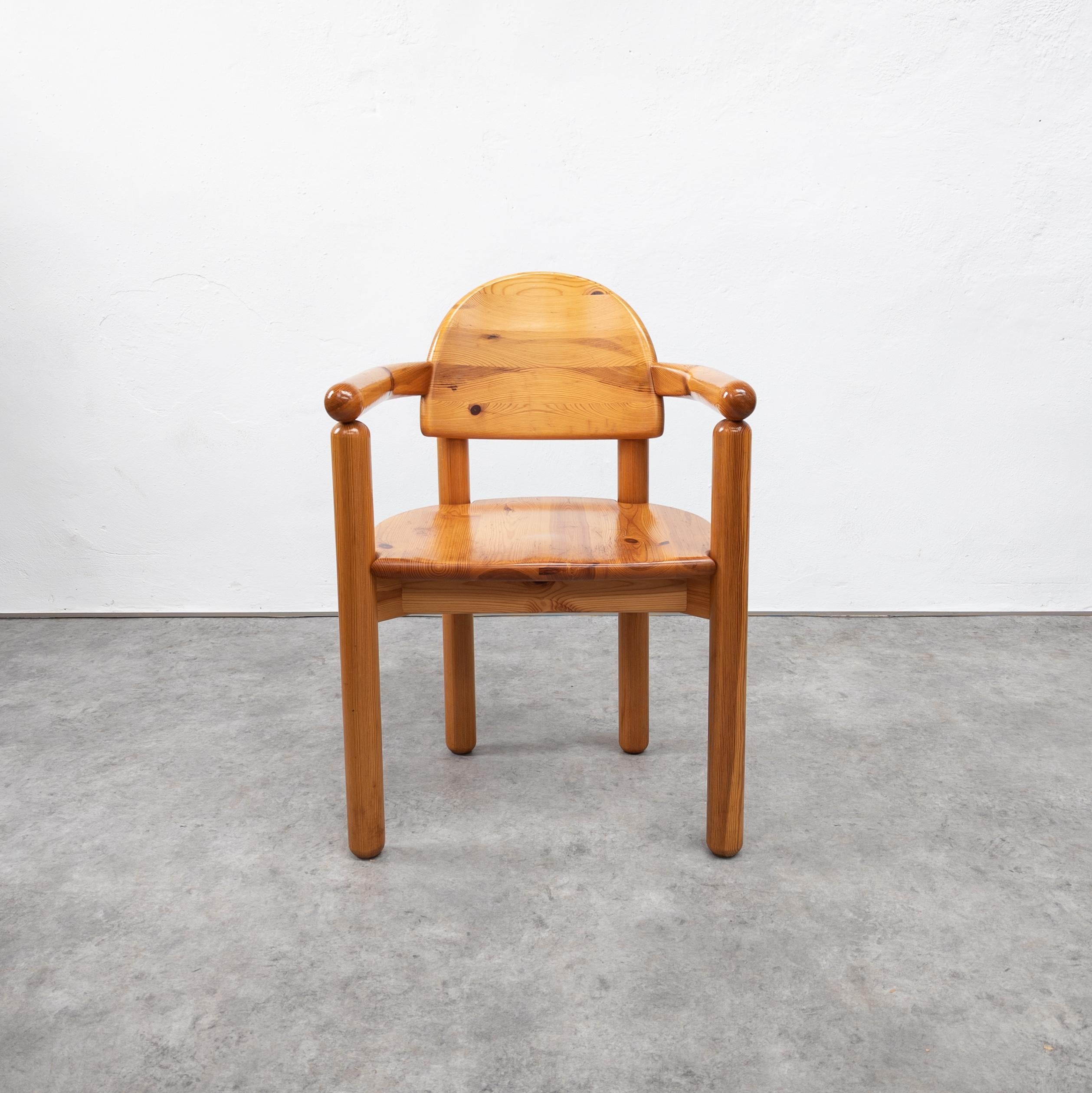 Pine wood armchair by the Danish architect Rainer Daumiller, produced by Hirtshals Sawmill during the 1970s. Solid pine wood structure with smooth rounded woodwork and sculpted seats.
Elegant yet rustic and very comfortable to sit in, this chair has