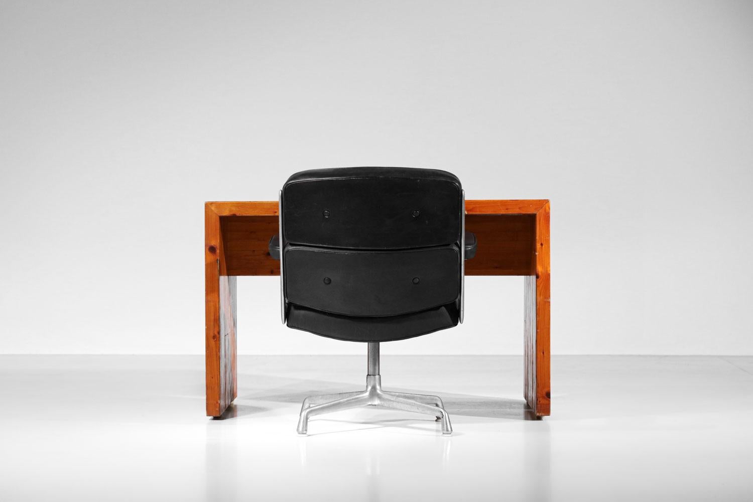 Schreibtisch aus massivem Kiefernholz im Stil von Charlotte Perriand aus den 60er Jahren - G314 im Angebot 4