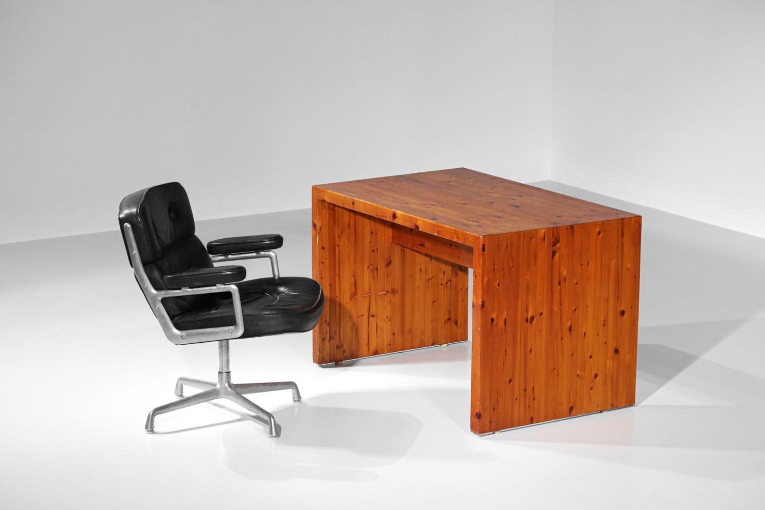 Schreibtisch aus massivem Kiefernholz im Stil von Charlotte Perriand aus den 60er Jahren - G314 im Angebot 6