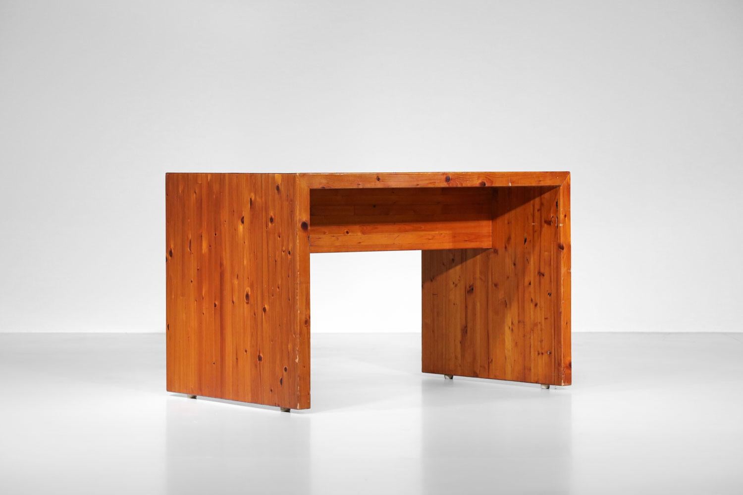 Schreibtisch aus massivem Kiefernholz im Stil von Charlotte Perriand aus den 60er Jahren - G314 im Angebot 8