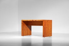 Schreibtisch aus massivem Kiefernholz im Stil von Charlotte Perriand aus den 60er Jahren - G314