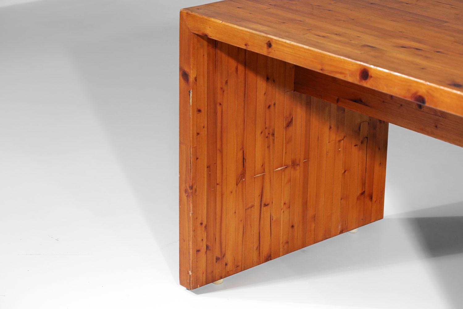 Schreibtisch aus massivem Kiefernholz im Stil von Charlotte Perriand aus den 60er Jahren - G314 im Angebot 2