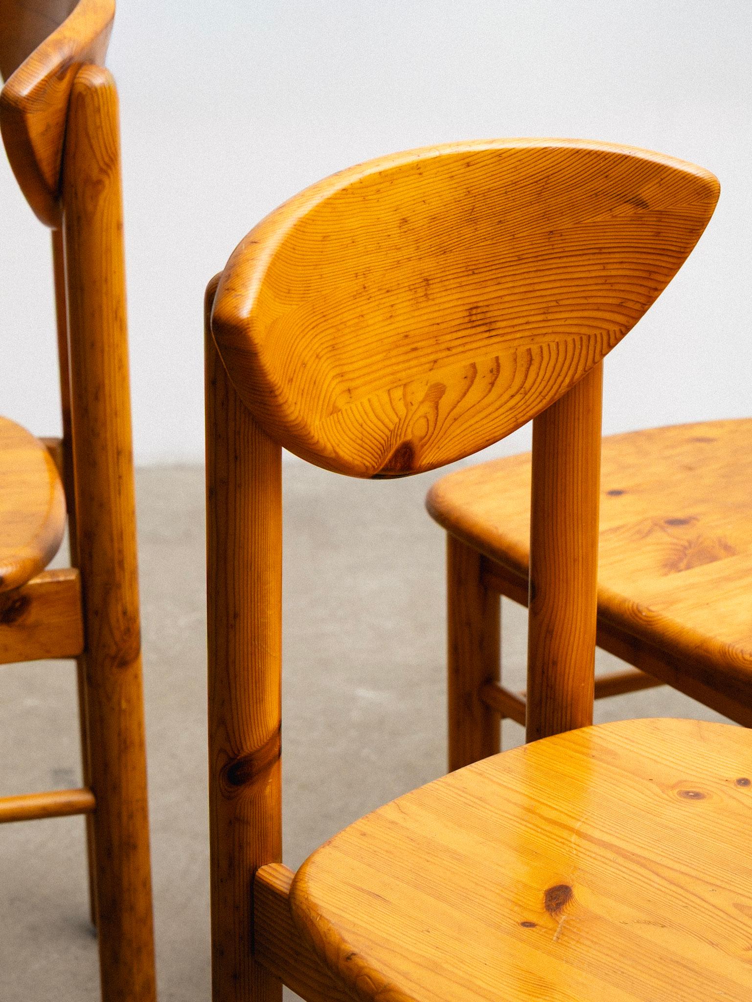 20ième siècle Paire de chaises de salle à manger en pin massif attribuées à Rainer Daumiller en vente