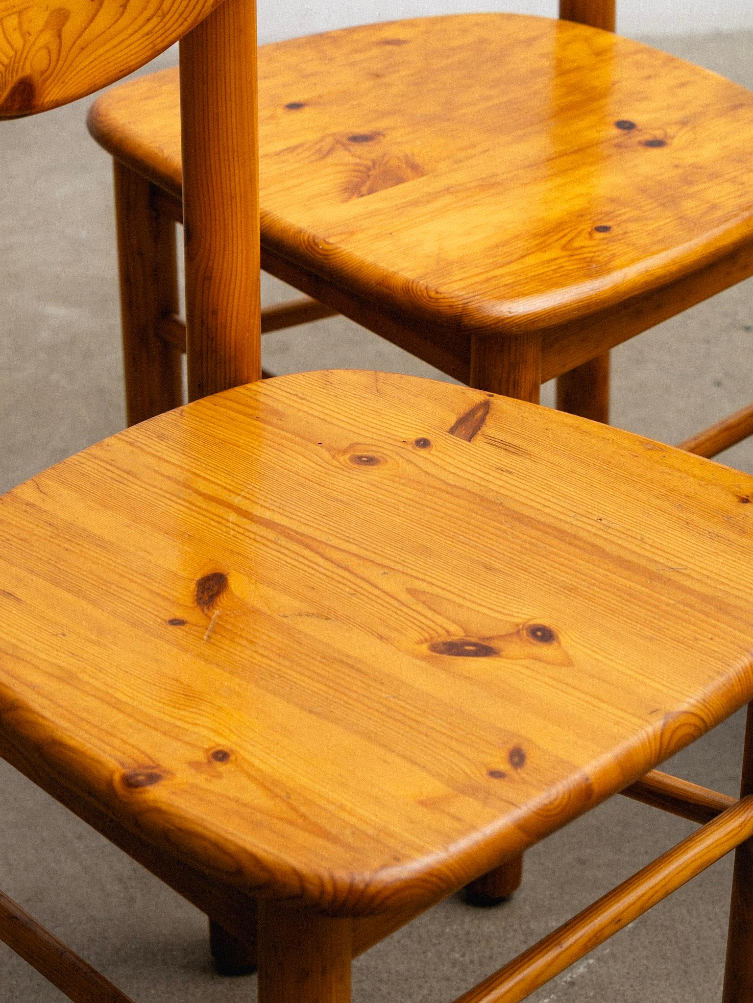 Pin Paire de chaises de salle à manger en pin massif attribuées à Rainer Daumiller en vente