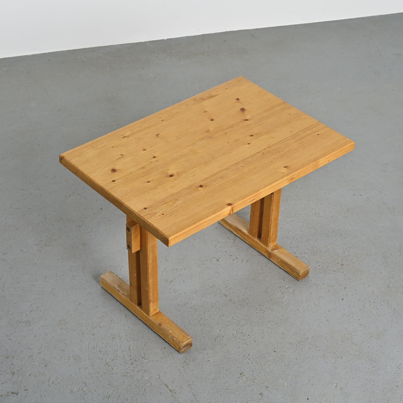 Solid Pine Dining Table, Les Arcs, France 1975 im Angebot 3