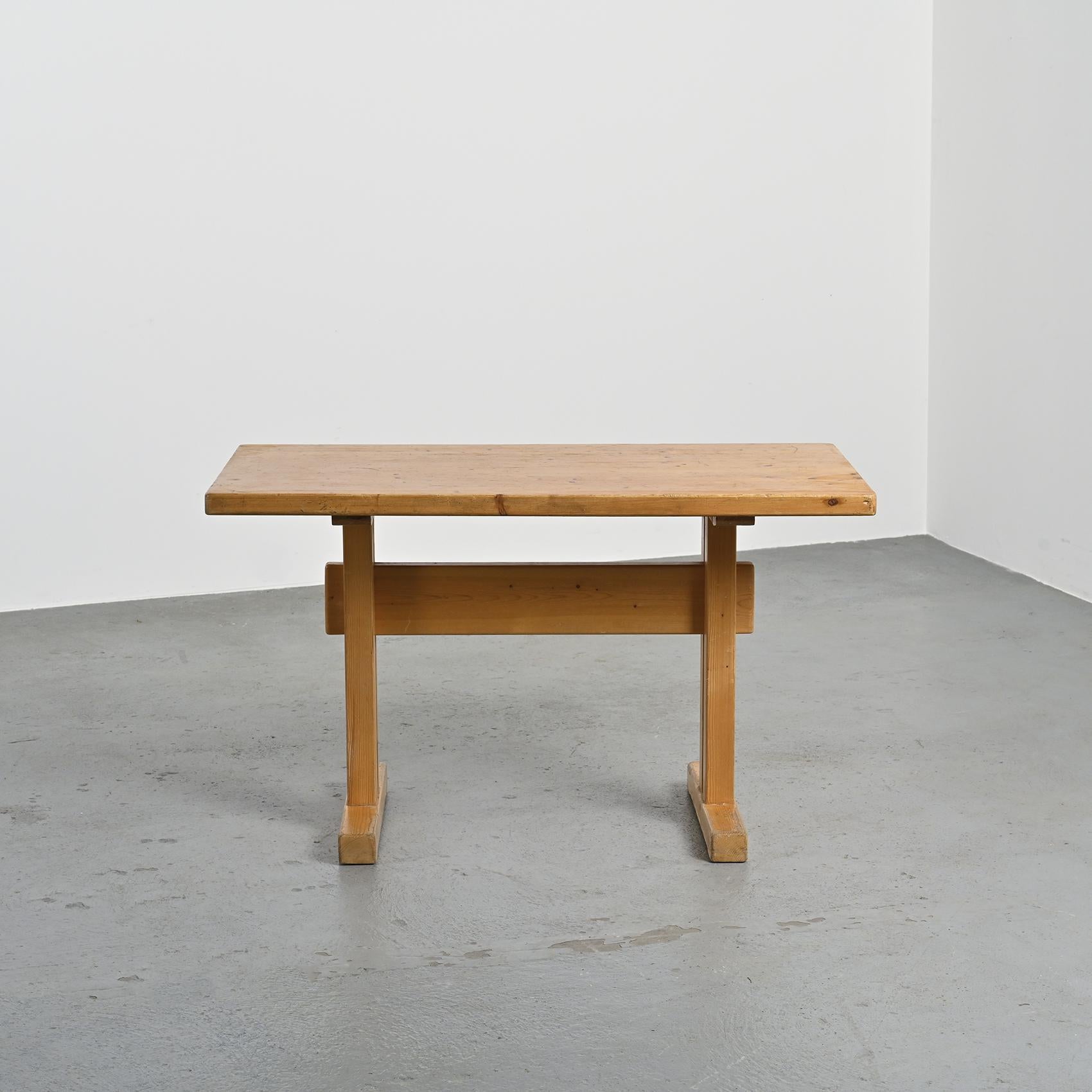 Solid Pine Dining Table, Les Arcs, France 1975 (Moderne der Mitte des Jahrhunderts) im Angebot