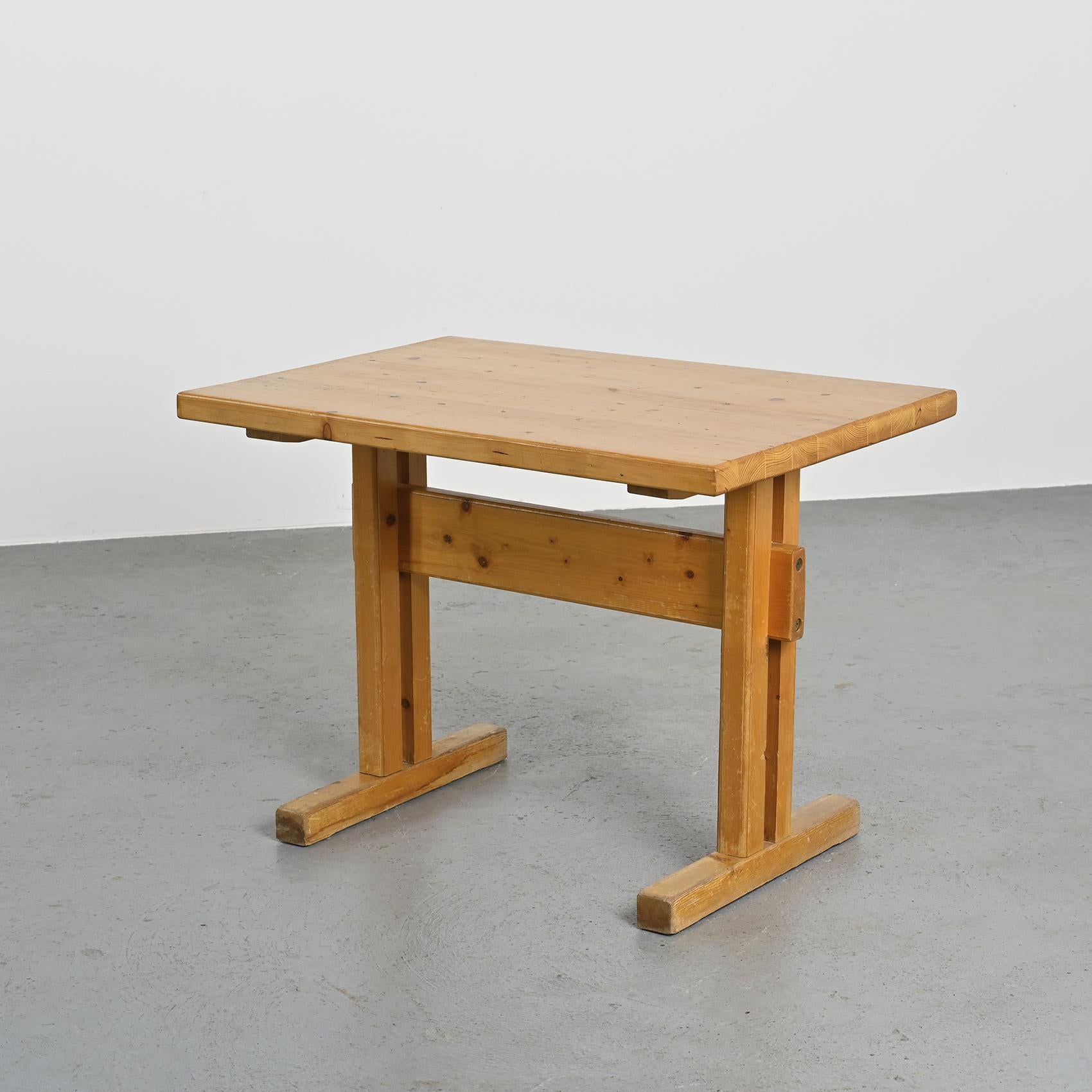 Solid Pine Dining Table, Les Arcs, France 1975 (Französisch) im Angebot