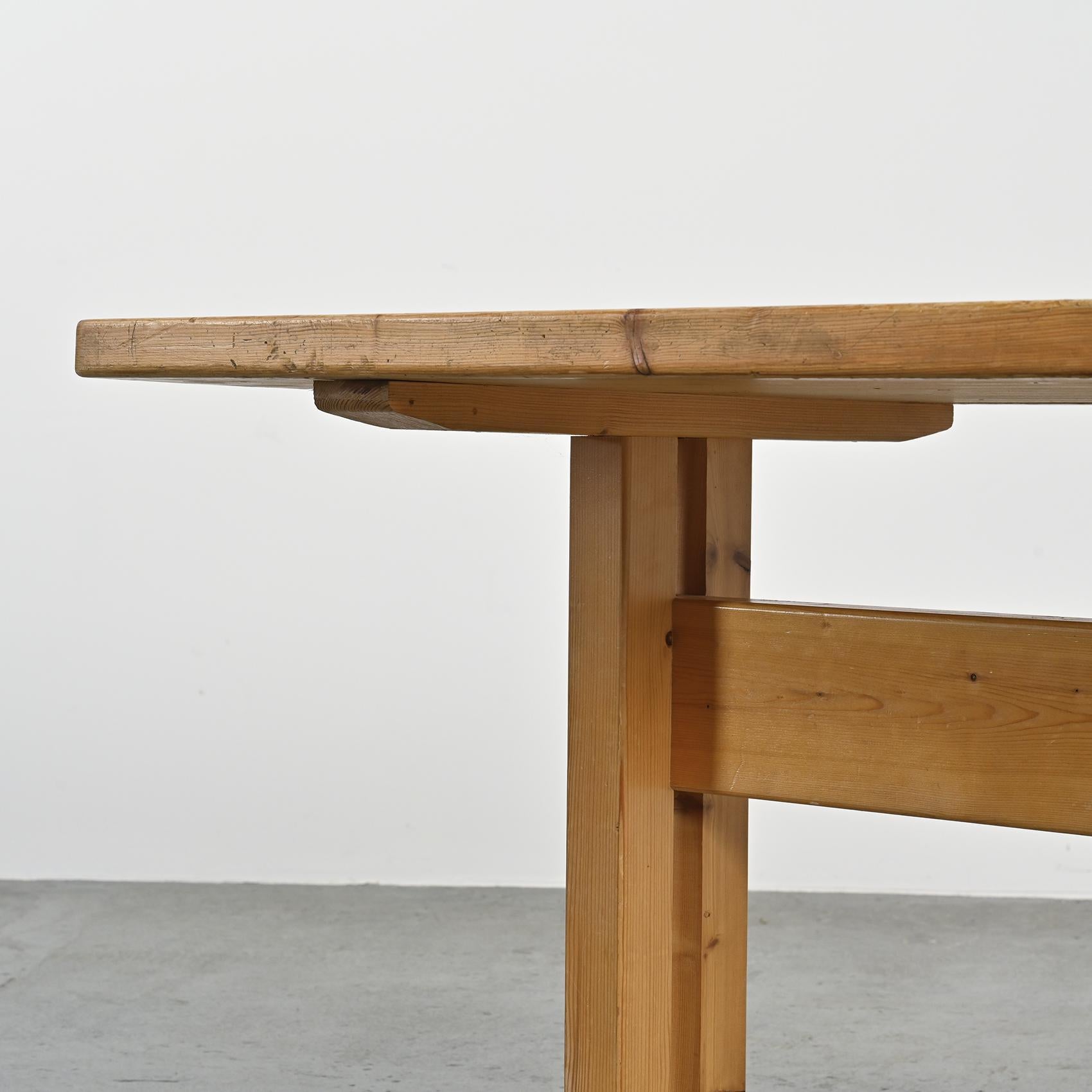 Solid Pine Dining Table, Les Arcs, France 1975 (20. Jahrhundert) im Angebot