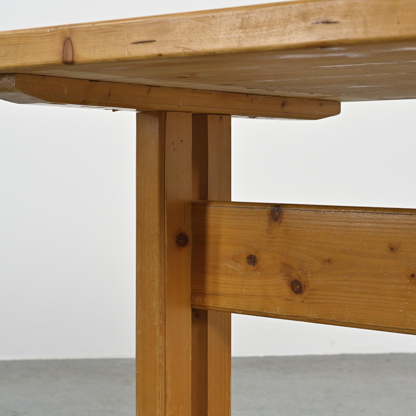 Solid Pine Dining Table, Les Arcs, France 1975 (20. Jahrhundert) im Angebot