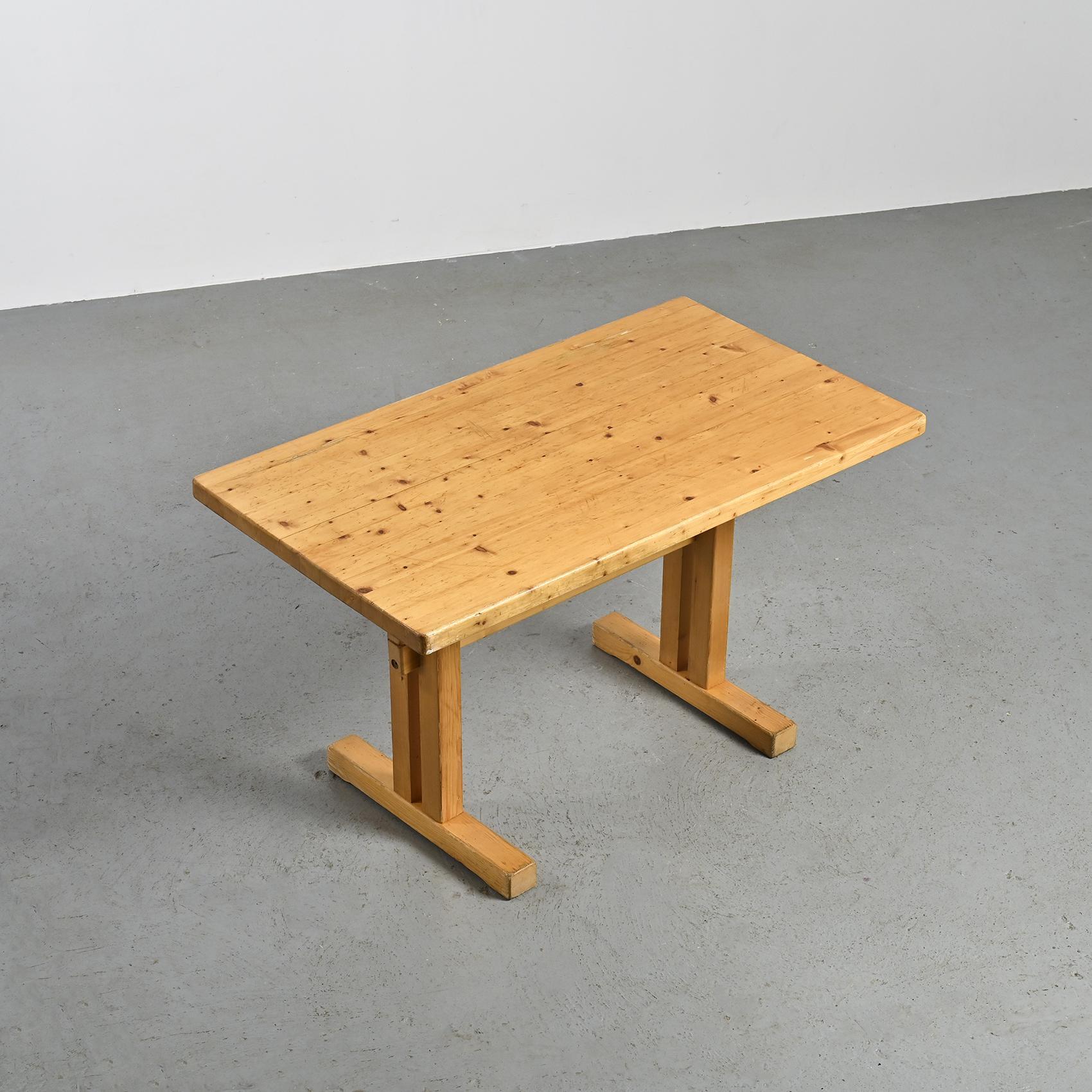 Table de salle à manger en pin massif, Les Arcs, France 5