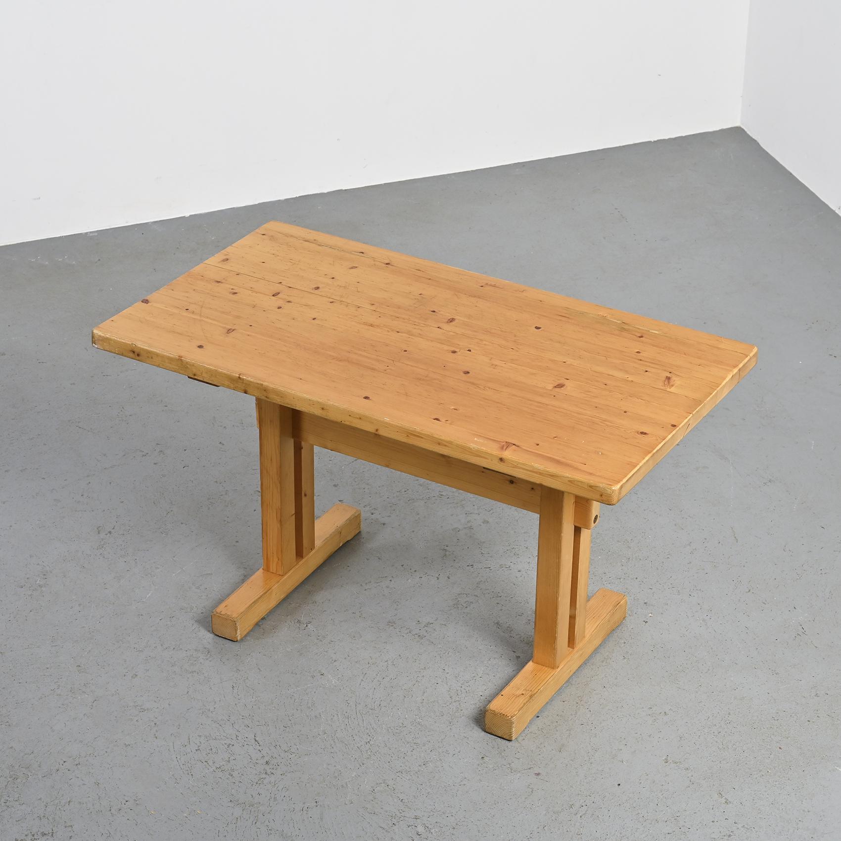 Pin Table de salle à manger en pin massif, Les Arcs, France