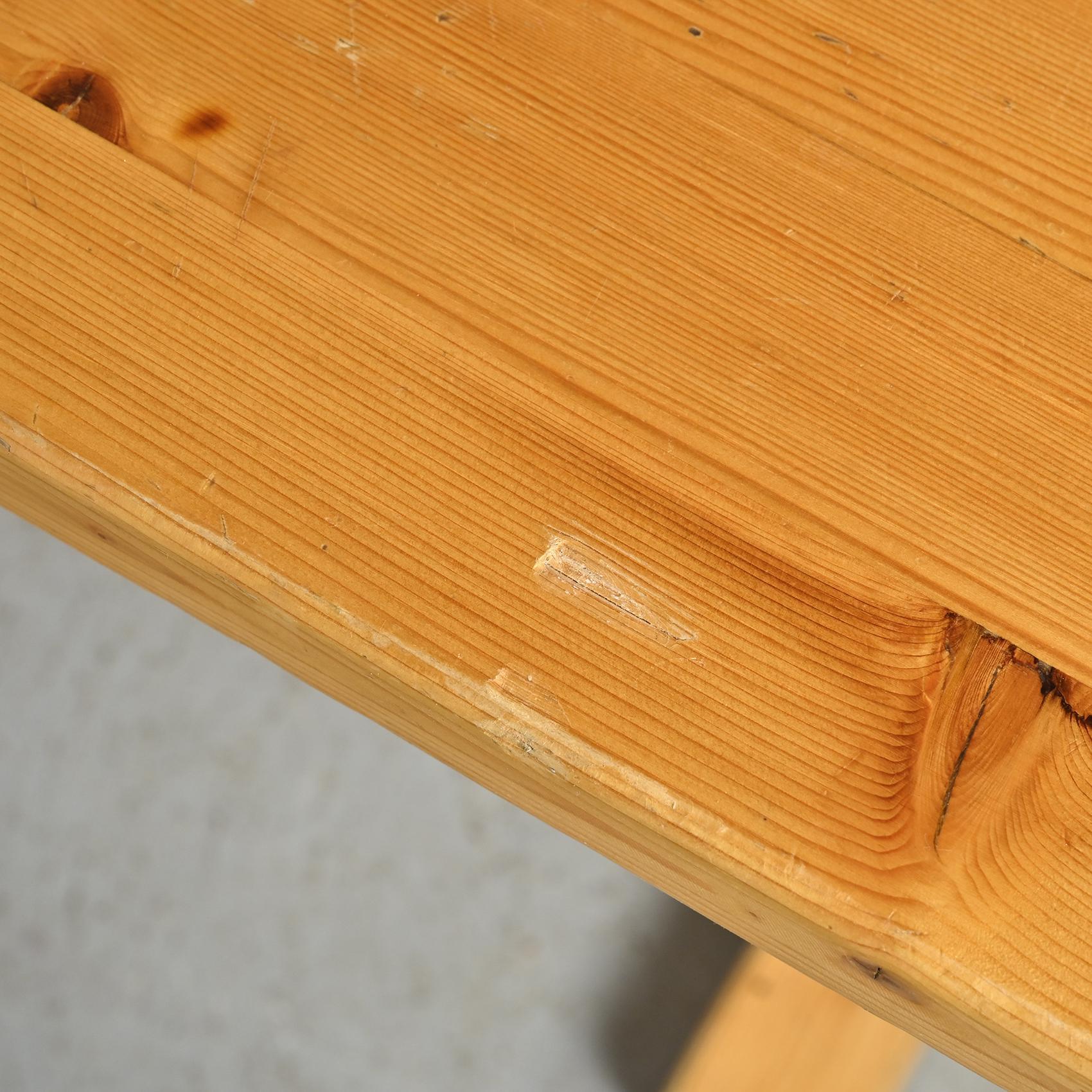 Table de salle à manger en pin massif, Les Arcs, France 1