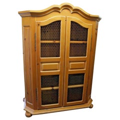 Meuble en pin massif Armoire Cabinet Dresseur par Garcia Imports Designer