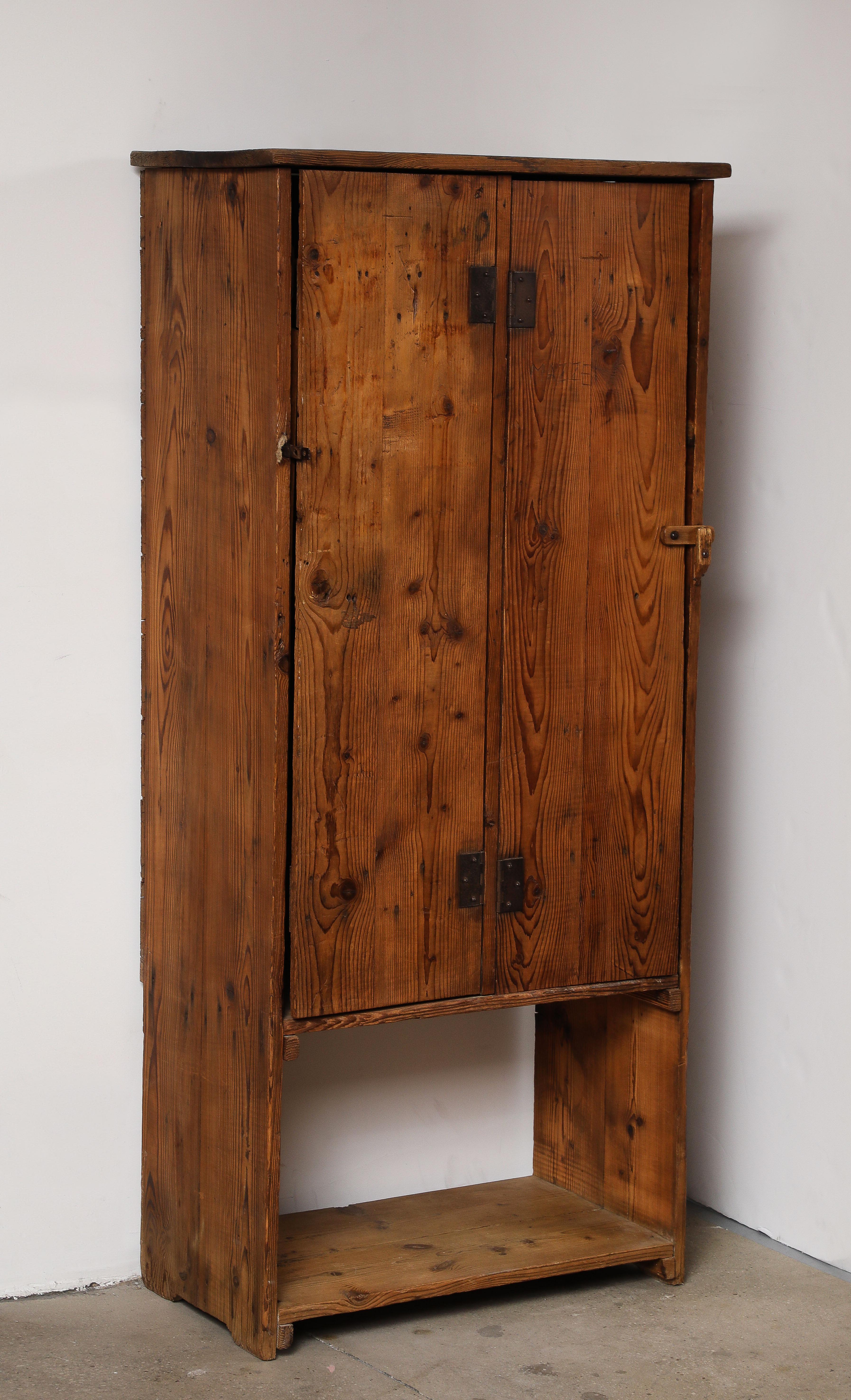 Solid Pine Handmade Cabinet, Auvergnat, France, 1945 For Sale 4