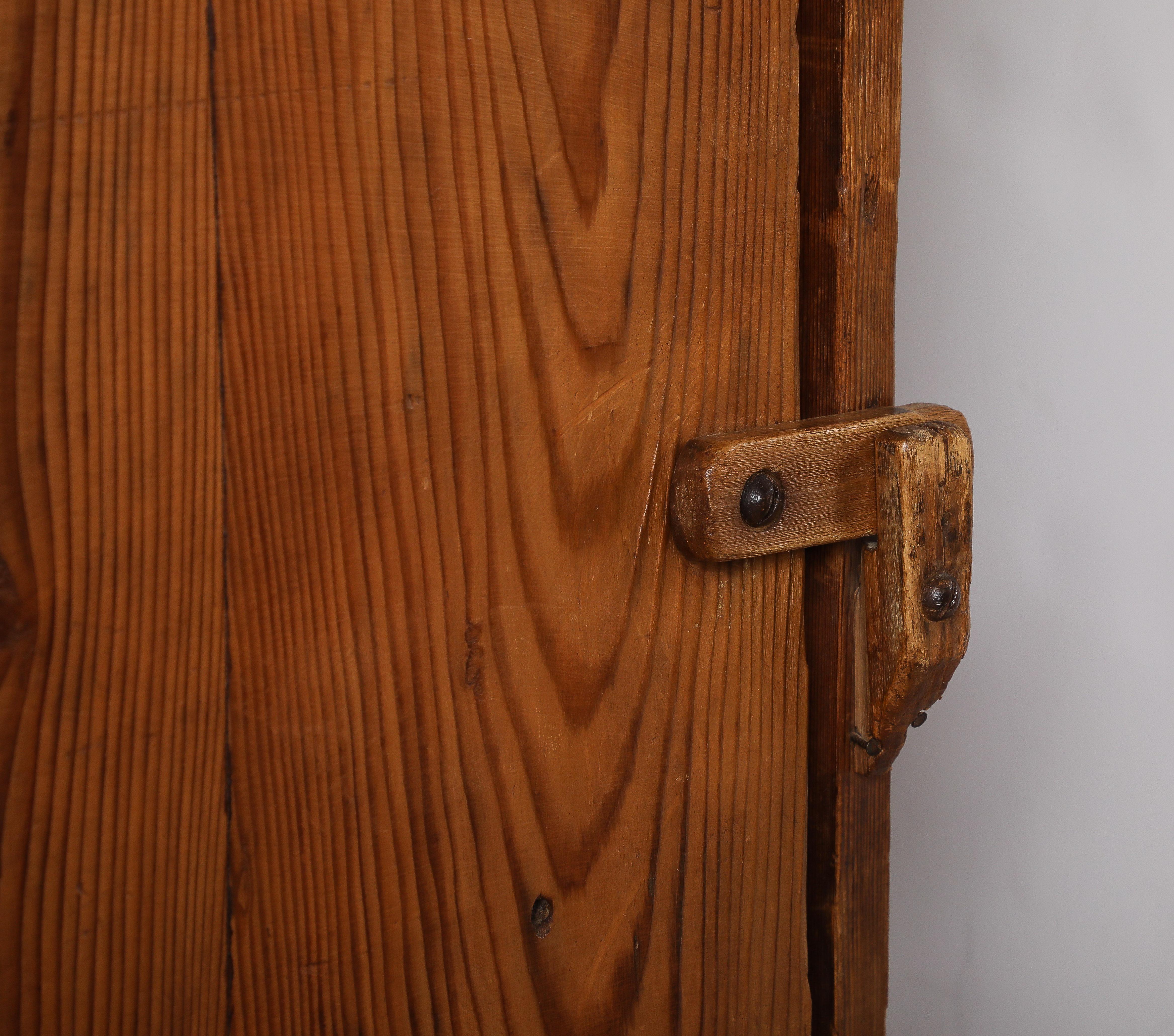 Solid Pine Handmade Cabinet, Auvergnat, France, 1945 For Sale 5