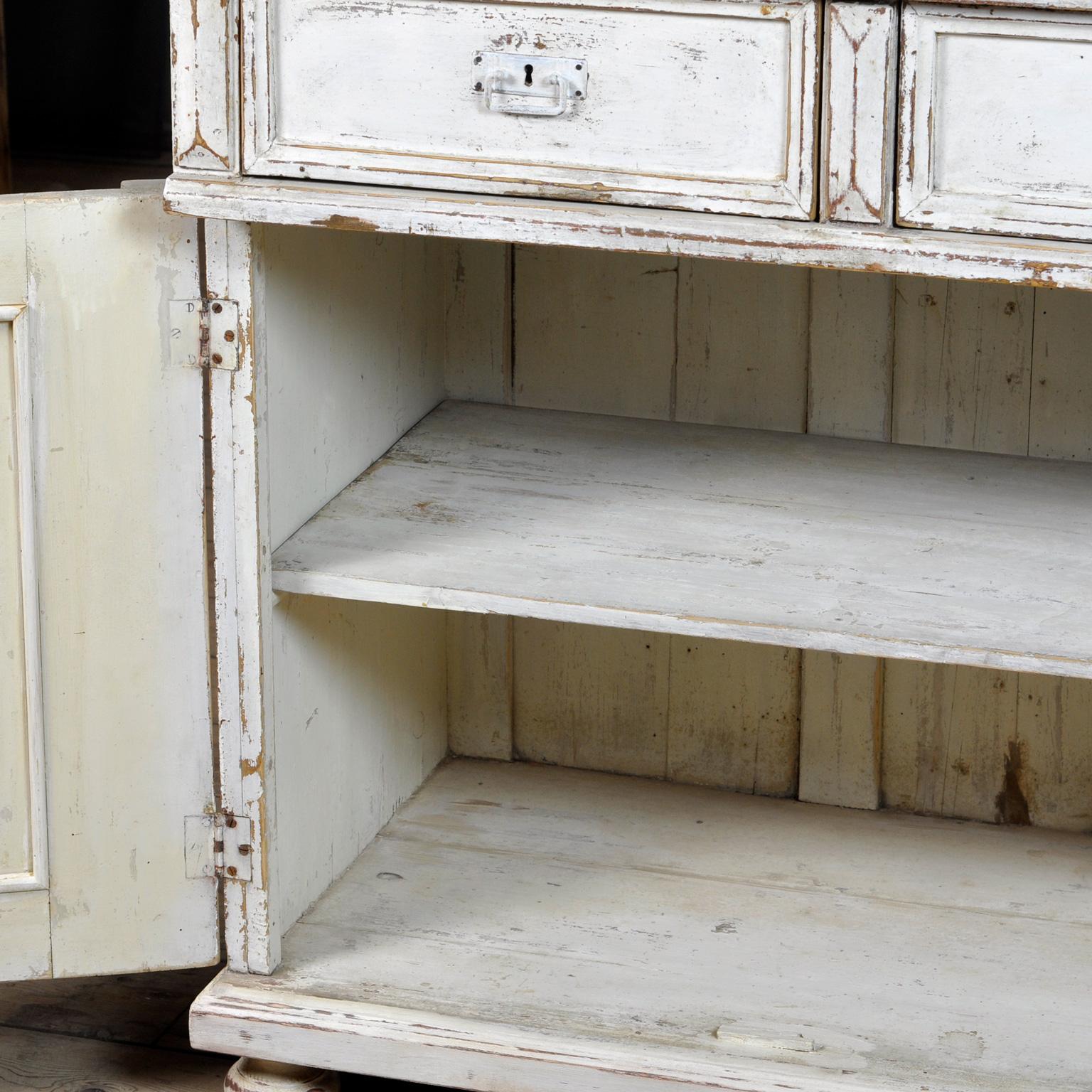 original 1920s kitchen cabinets