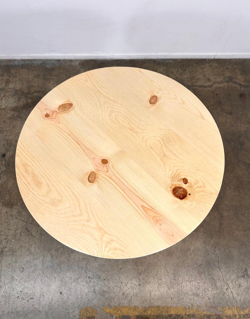 Mid-Century Modern Grande table de bistrot en pin massif en vente