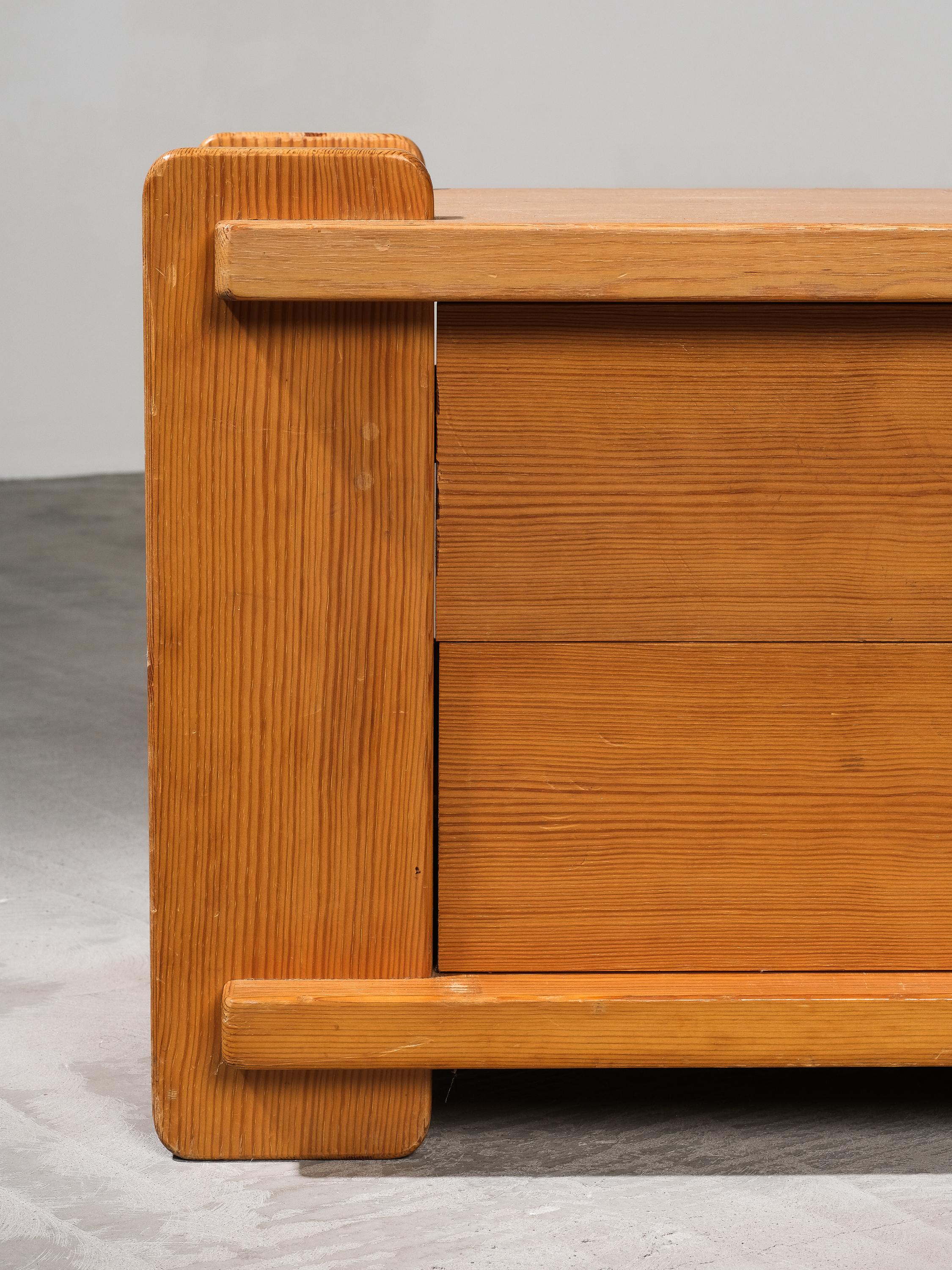 Solid Pine Low Drawer, Sweden, 1970s In Good Condition For Sale In Karis, Nyland