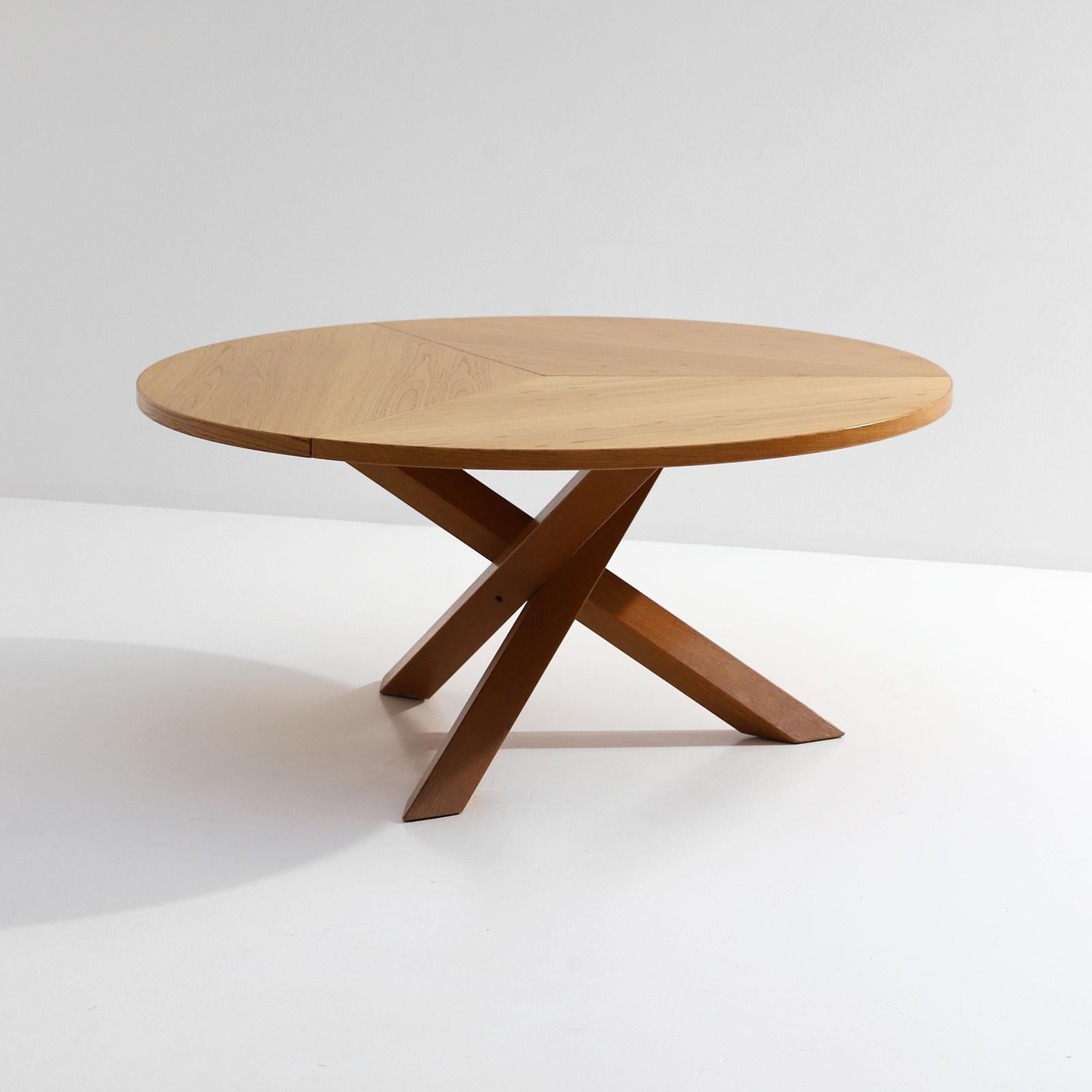 Gerard Geytenbeek, AZS, Netherlands, 1960s
Martin Visser, dining table, spectrum
Large round dining table designed by Gerard Geytenbeek for AZS the Netherlands in the 1960s. The round top is divided into three parts and is build in solid pine