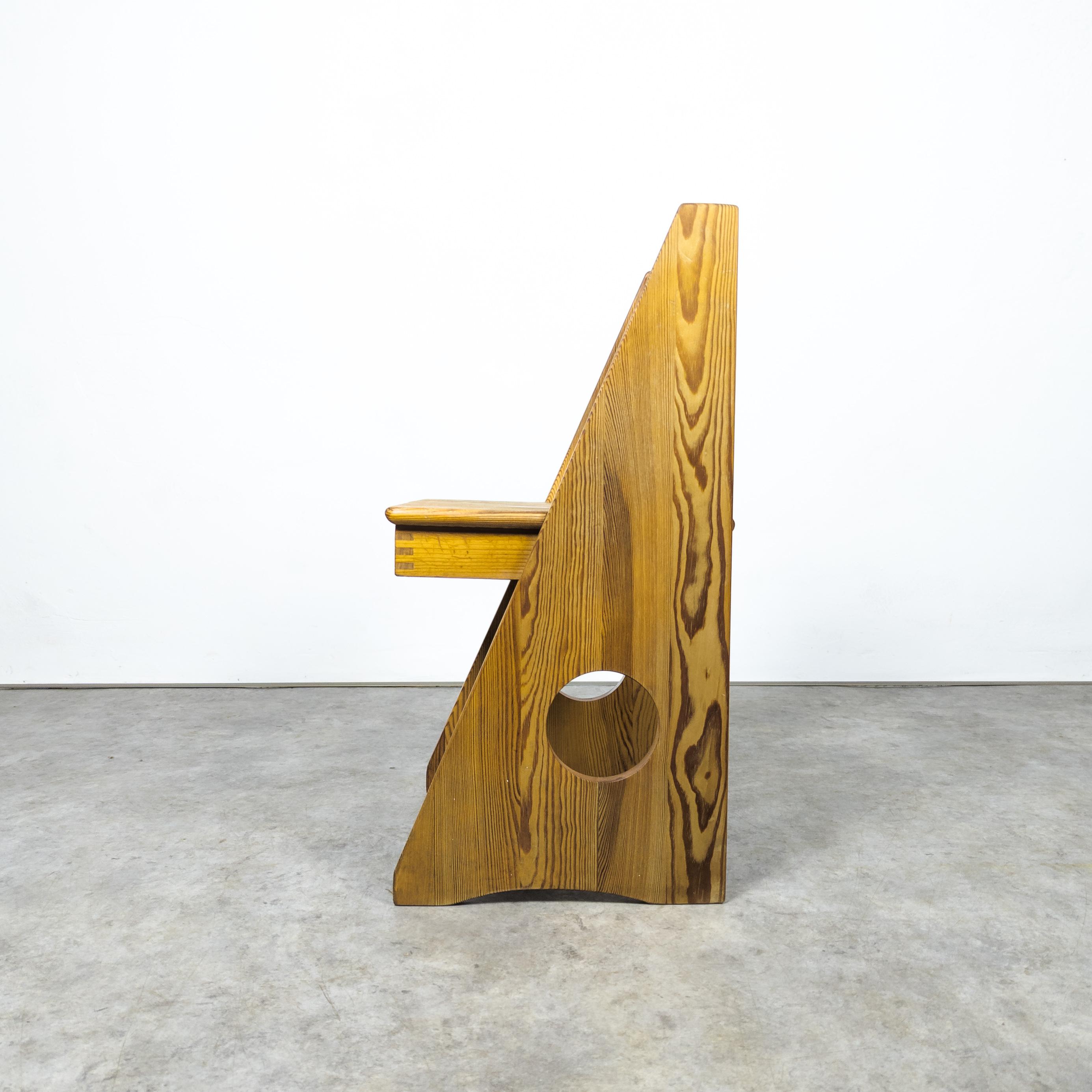 Suédois Chaise sculpturale Gilbert Marklund pour Furusnickarn en vente