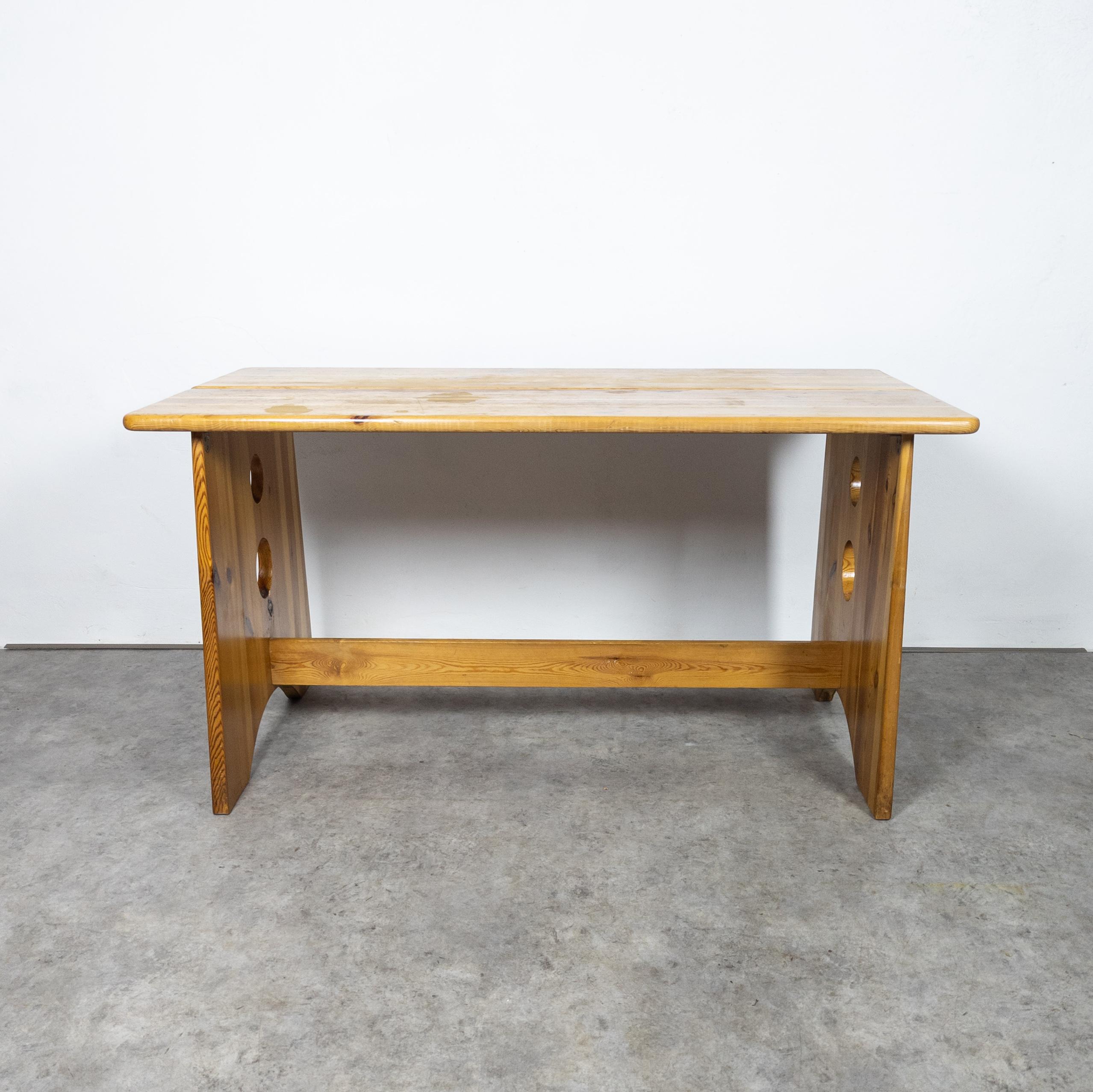 Solid pine sculptural dining table by Gilbert Marklund for Furusnickarn AB  2