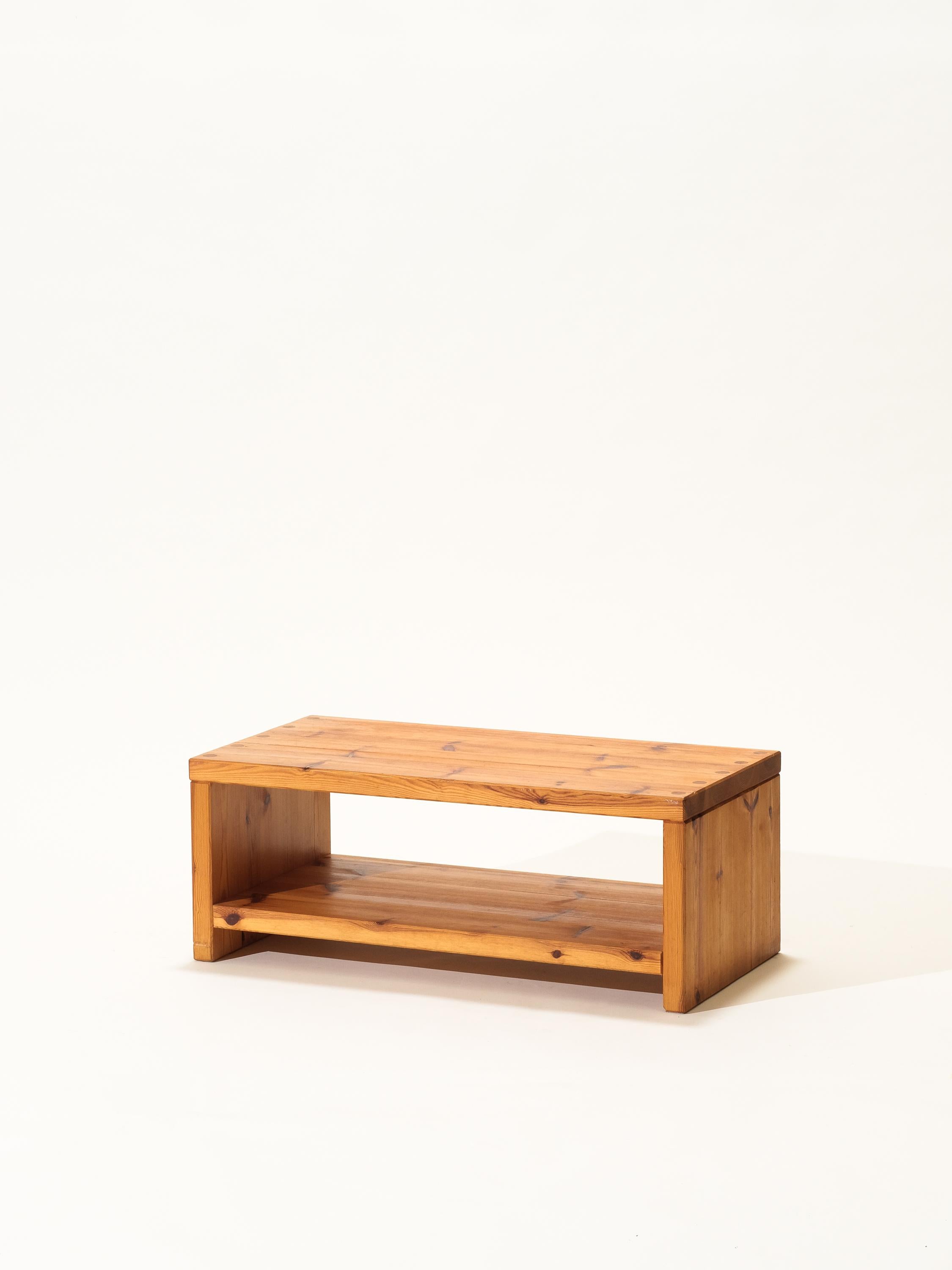 Rectangular side table or bench in solid pine, crafted by Swedish designer Christer Larsson for Sven Larsson Möbelshop in 1970s.

Fine craftmanship, perfectly suited for any interior style. A Modern, Scandinavian, Classic or an Art deco home