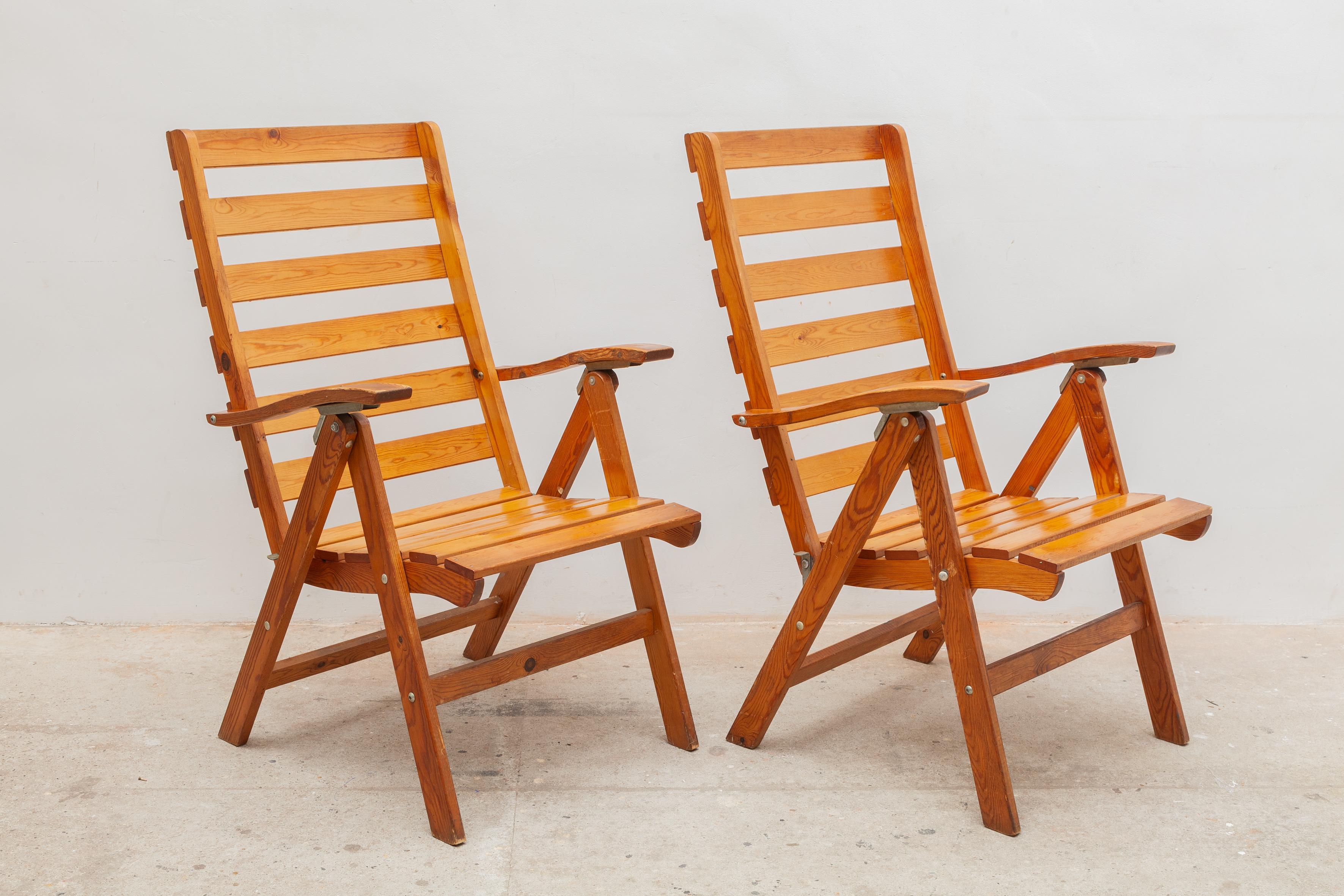 Mid-Century Modern Chaises d'extérieur pliantes à lattes en pin massif, années 1950 en vente