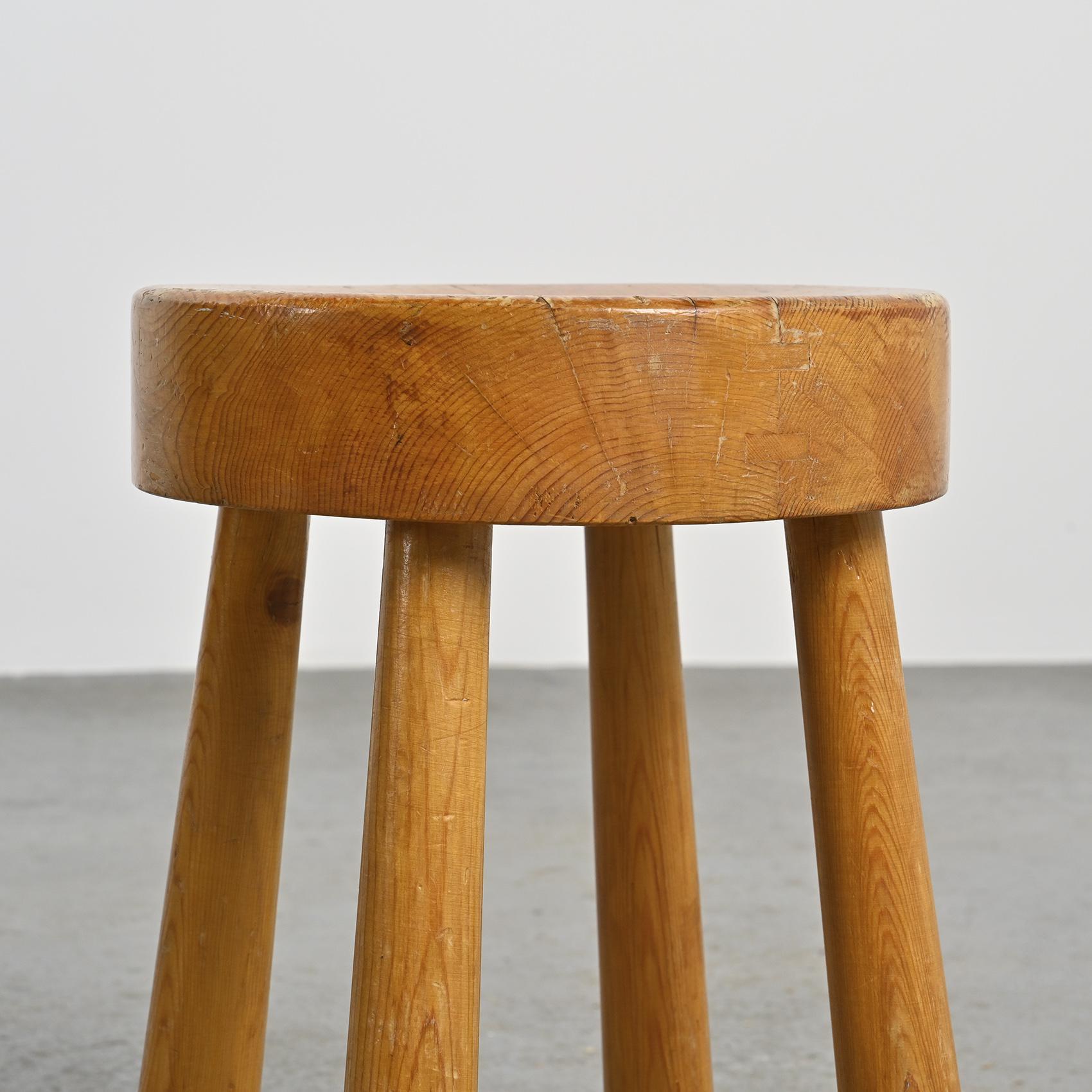 Tabouret en pin massif, Charlotte Perriand, 1970 en vente 1