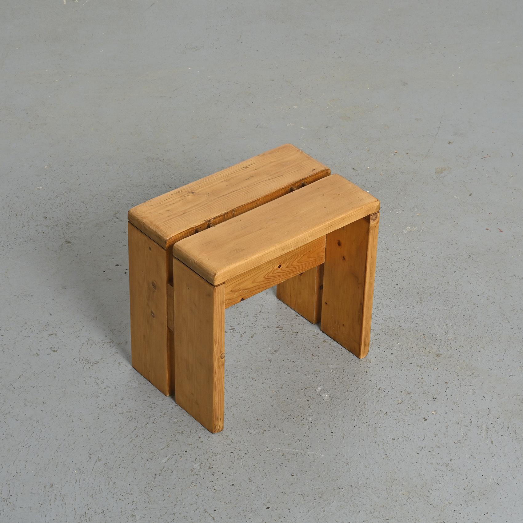 Hocker aus massivem Kiefernholz aus Les Arcs, Frankreich, um 1975 im Angebot 5