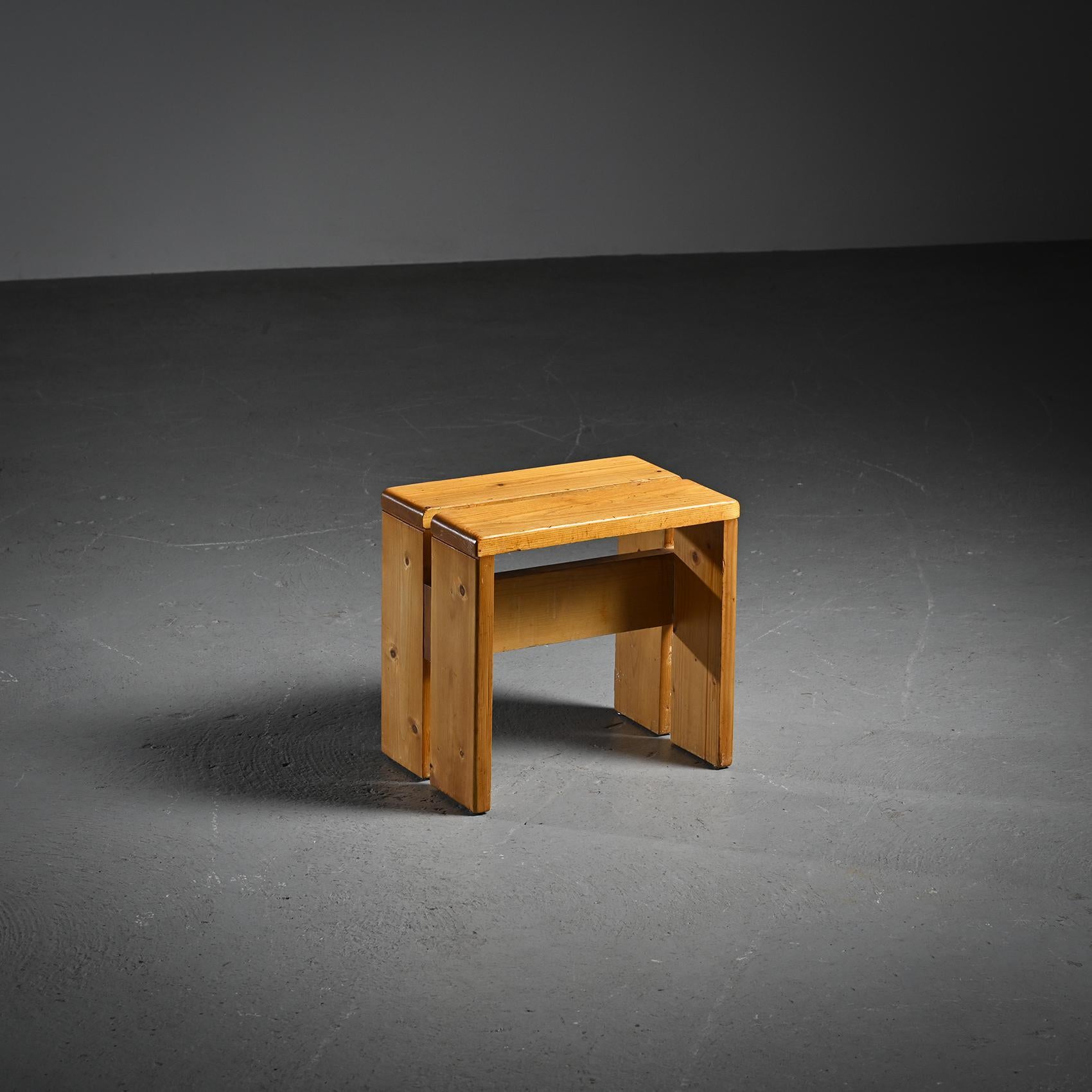 Hocker aus massivem Kiefernholz aus Les Arcs, Frankreich, um 1975 im Angebot 6