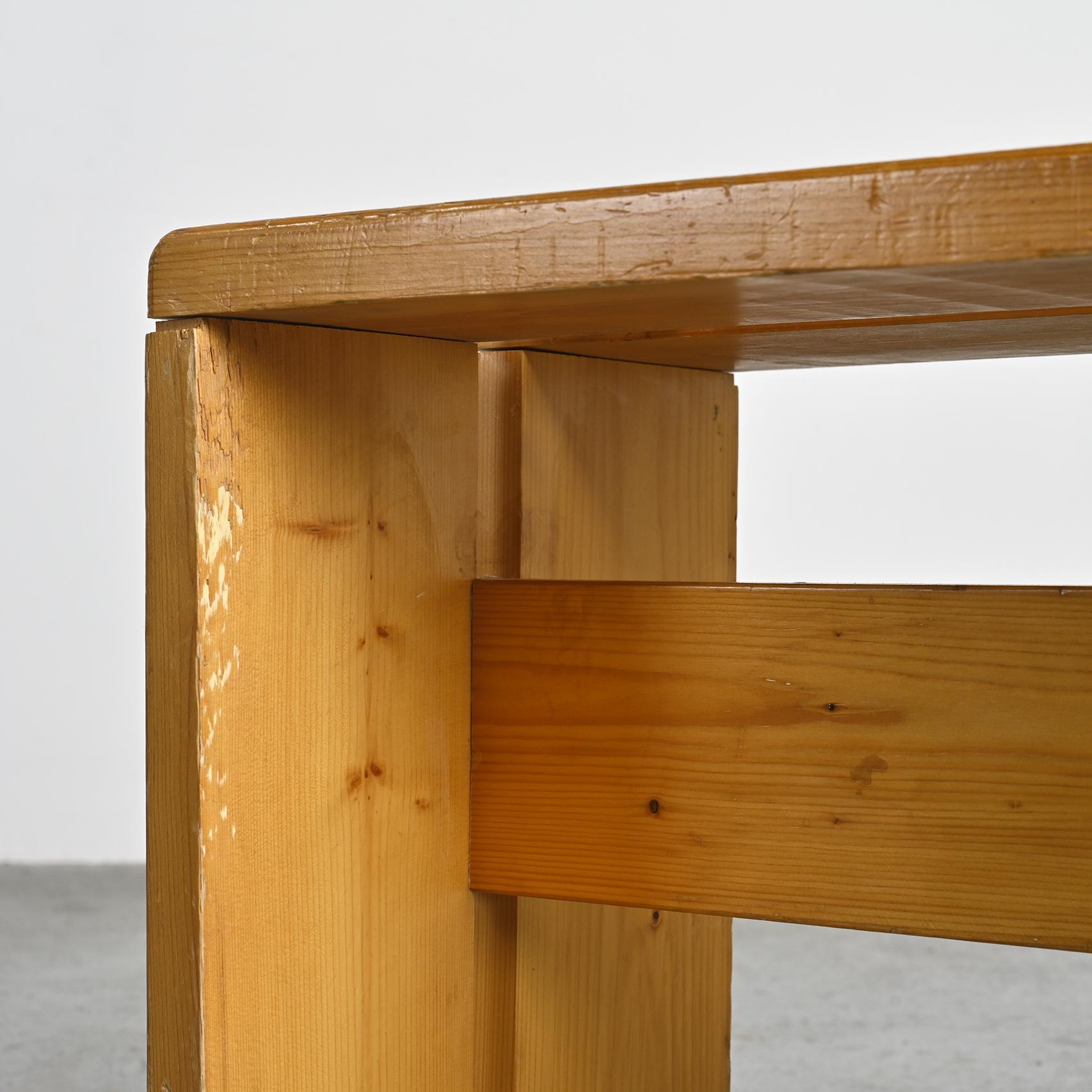 Hocker aus massivem Kiefernholz aus Les Arcs, Frankreich, um 1975 (Französisch) im Angebot