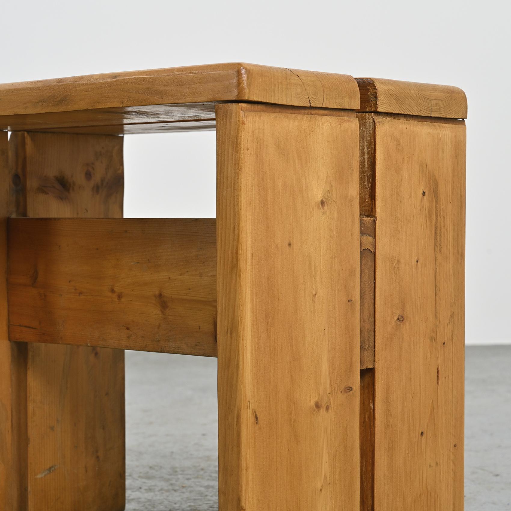 Sgabello in pino massiccio di Les Arcs, Francia, 1975 In condizioni discrete in vendita a VILLEURBANNE, FR