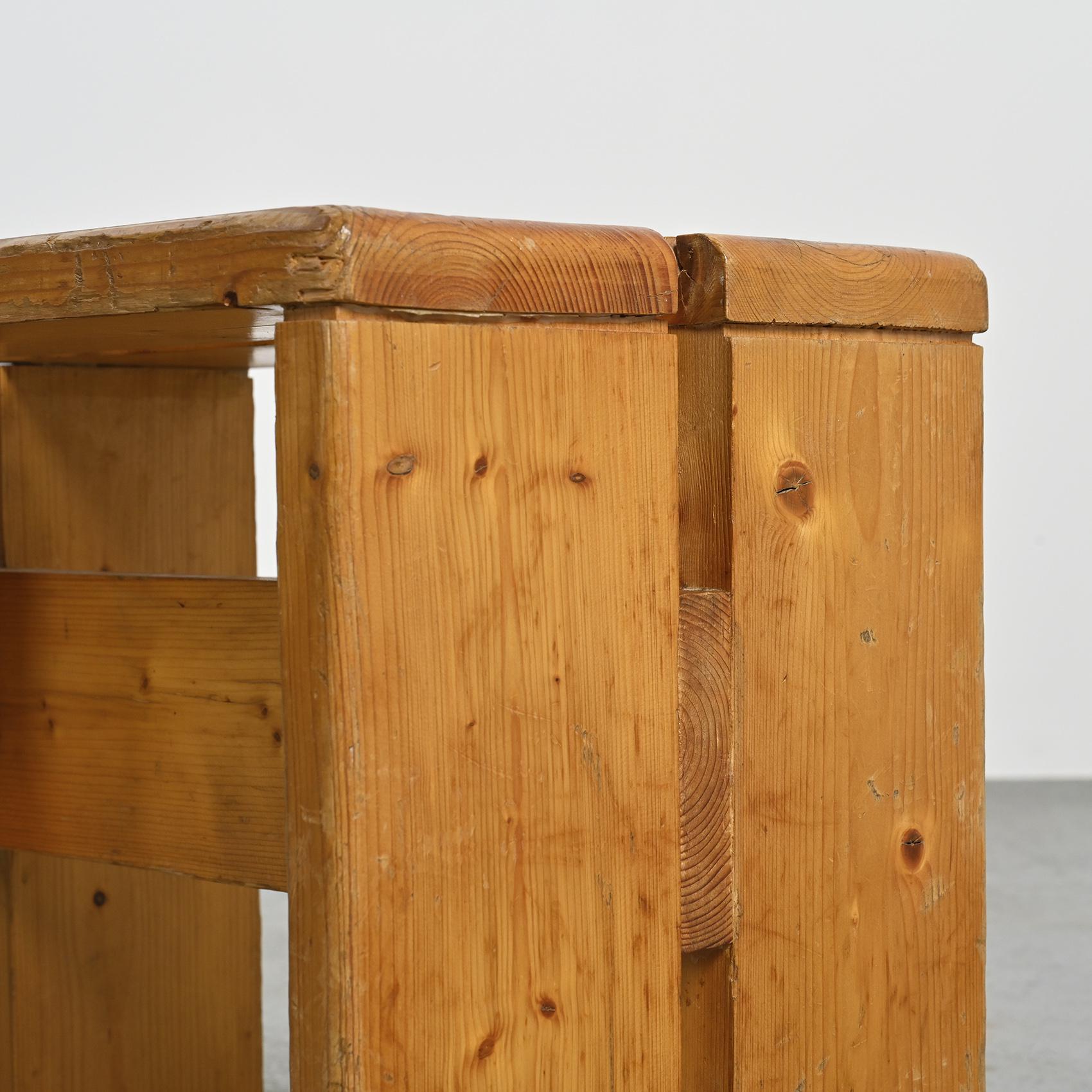 Solid Pine Stool from Les Arcs, France vers 1975 In Fair Condition For Sale In VILLEURBANNE, FR