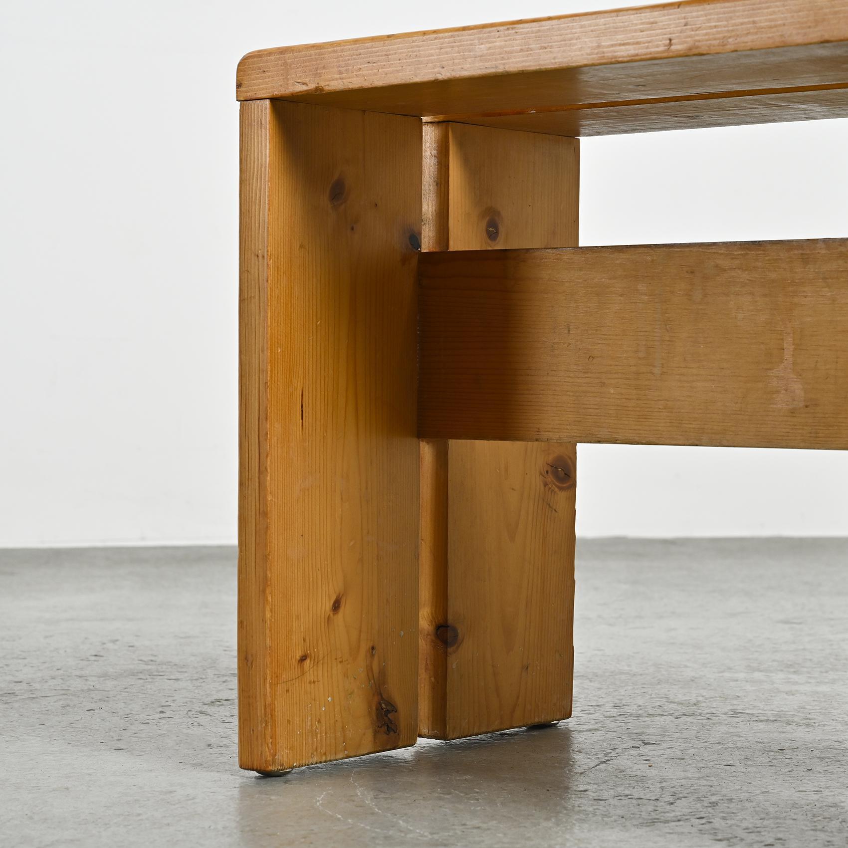 Hocker aus massivem Kiefernholz aus Les Arcs, Frankreich, um 1975 im Angebot 1